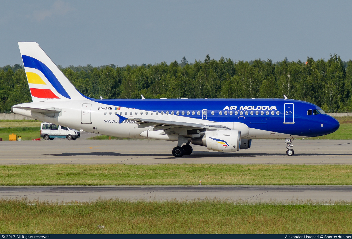 Photo of ER-AXM - Airbus A319-112 operated by Air Moldova