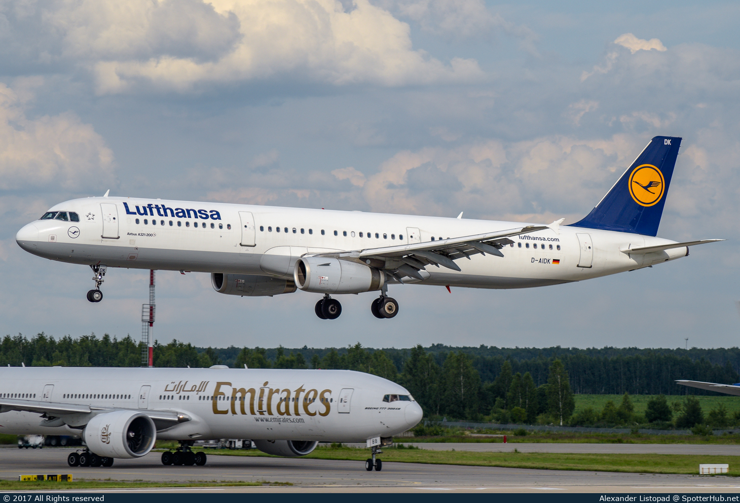 Photo of D-AIDK - Airbus A321-231 operated by Lufthansa