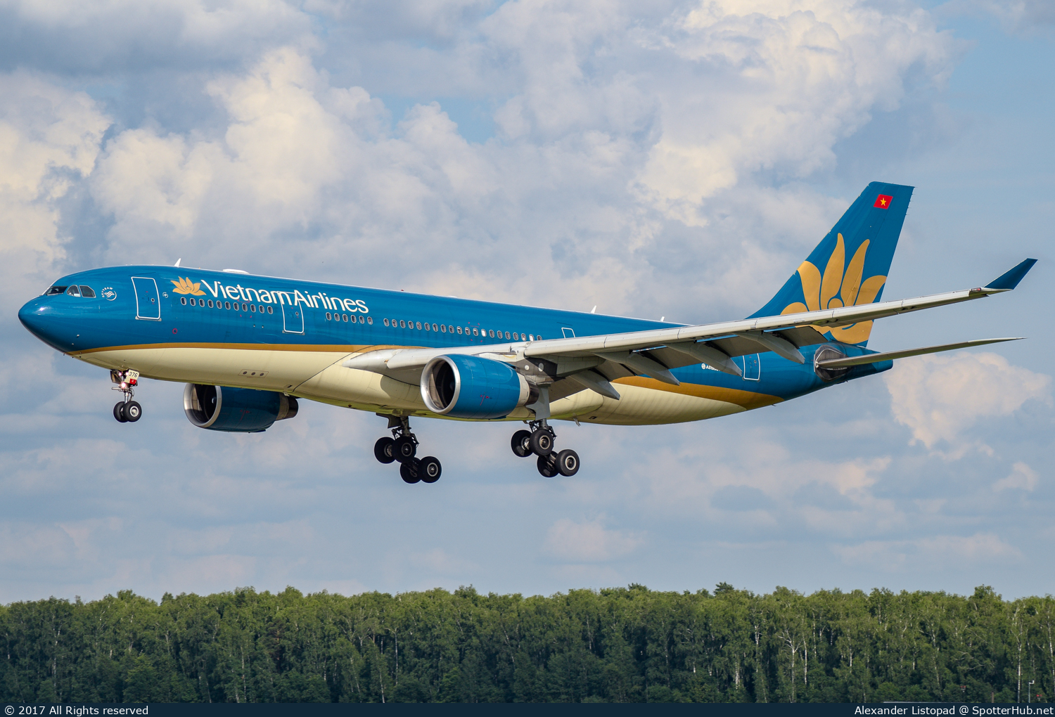 Photo of VN-A376 - Airbus A330-223 operated by Vietnam Airlines
