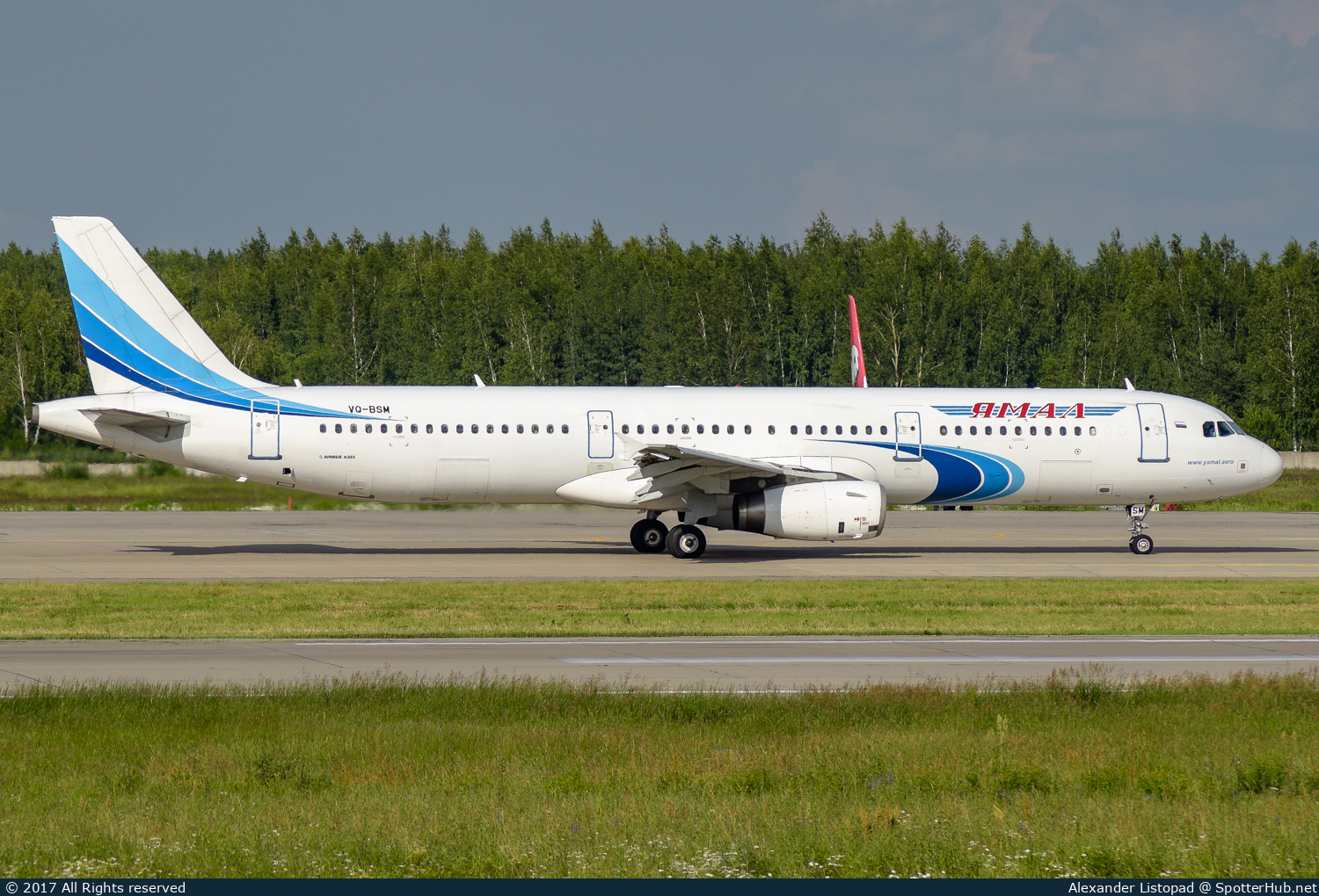 Photo of VQ-BSM - Airbus A321-231 operated by Yamal Airlines
