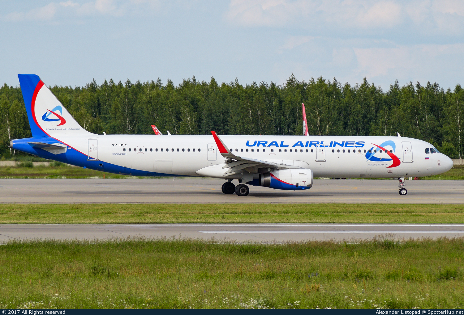 Photo of VP-BSY - Airbus A321-231 operated by Ural Airlines