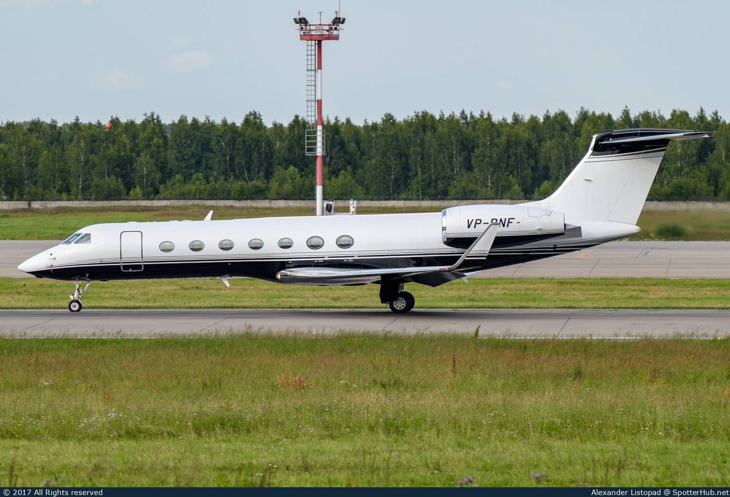 Photo of VP-BNF - Gulfstream GV-SP (G550) operated by Globus Airlines