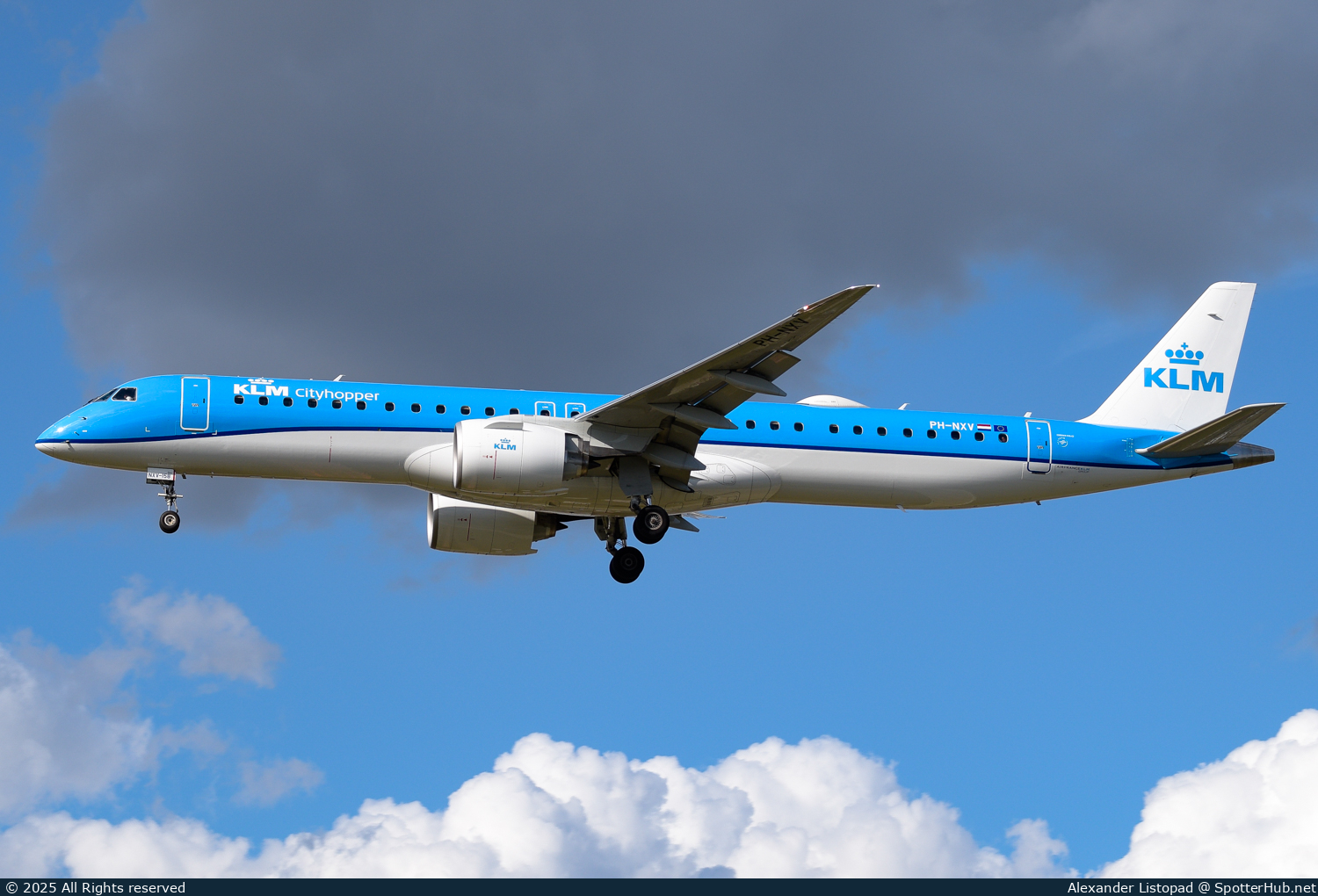 Photo of PH-NXV - Embraer ERJ-195-E2 operated by KLM Cityhopper