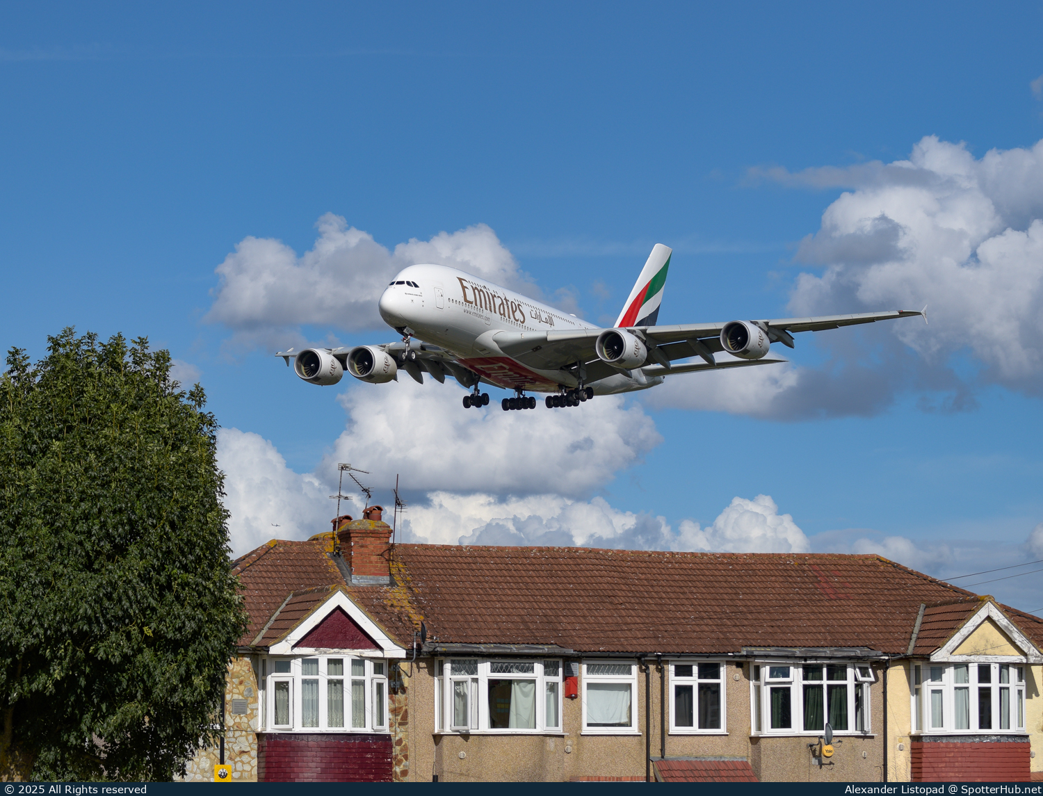 Photo of A6-EOA - Airbus A380-861 operated by Emirates