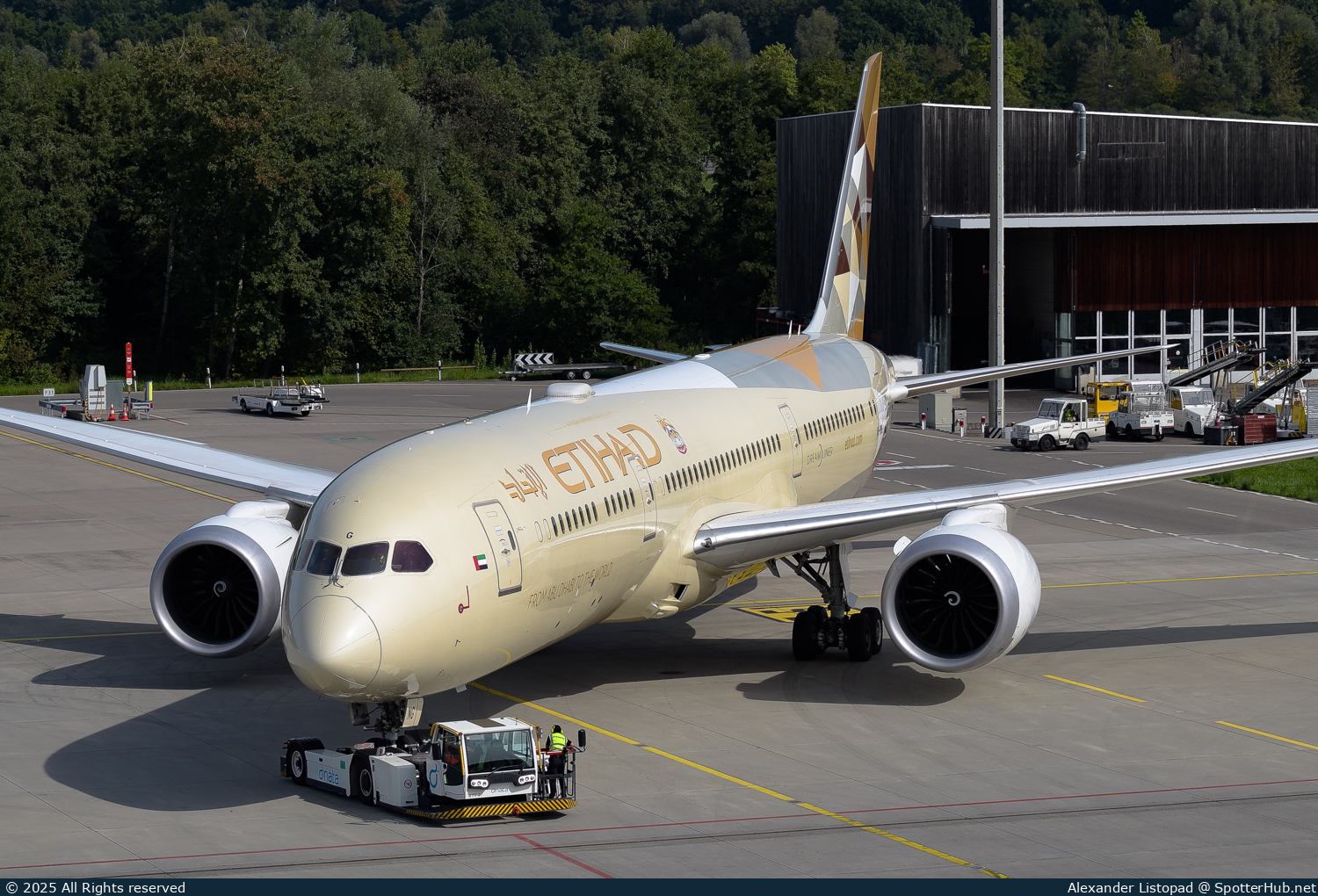 Photo of A6-BNG - Boeing 787-9 Dreamliner operated by Etihad Airways
