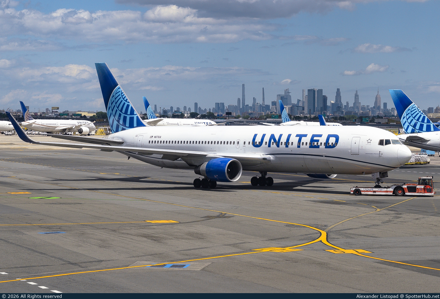 Photo of N671UA - Boeing 767-322(ER) operated by United Airlines