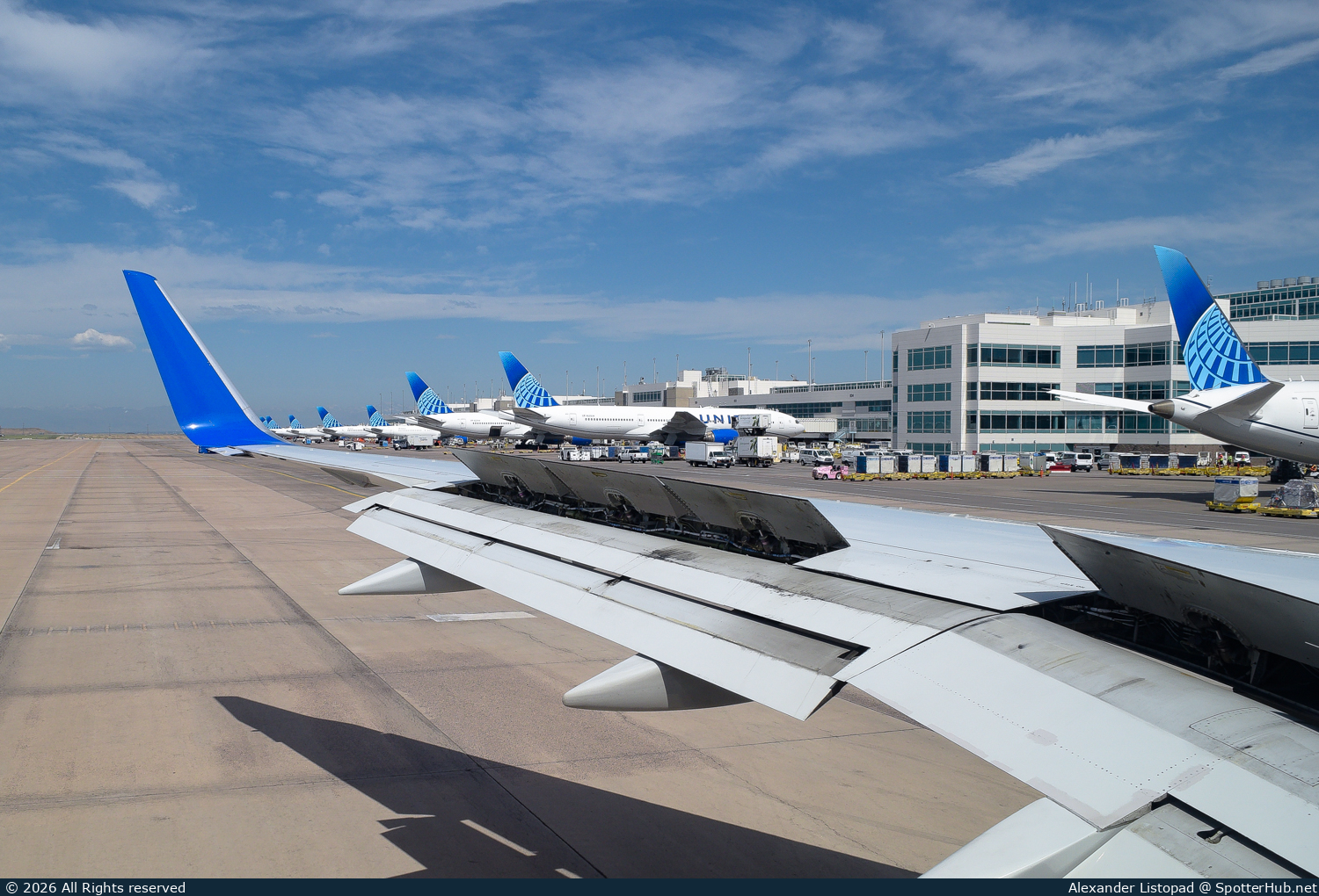 Photo of N57863 - Boeing 757-33N operated by United Airlines