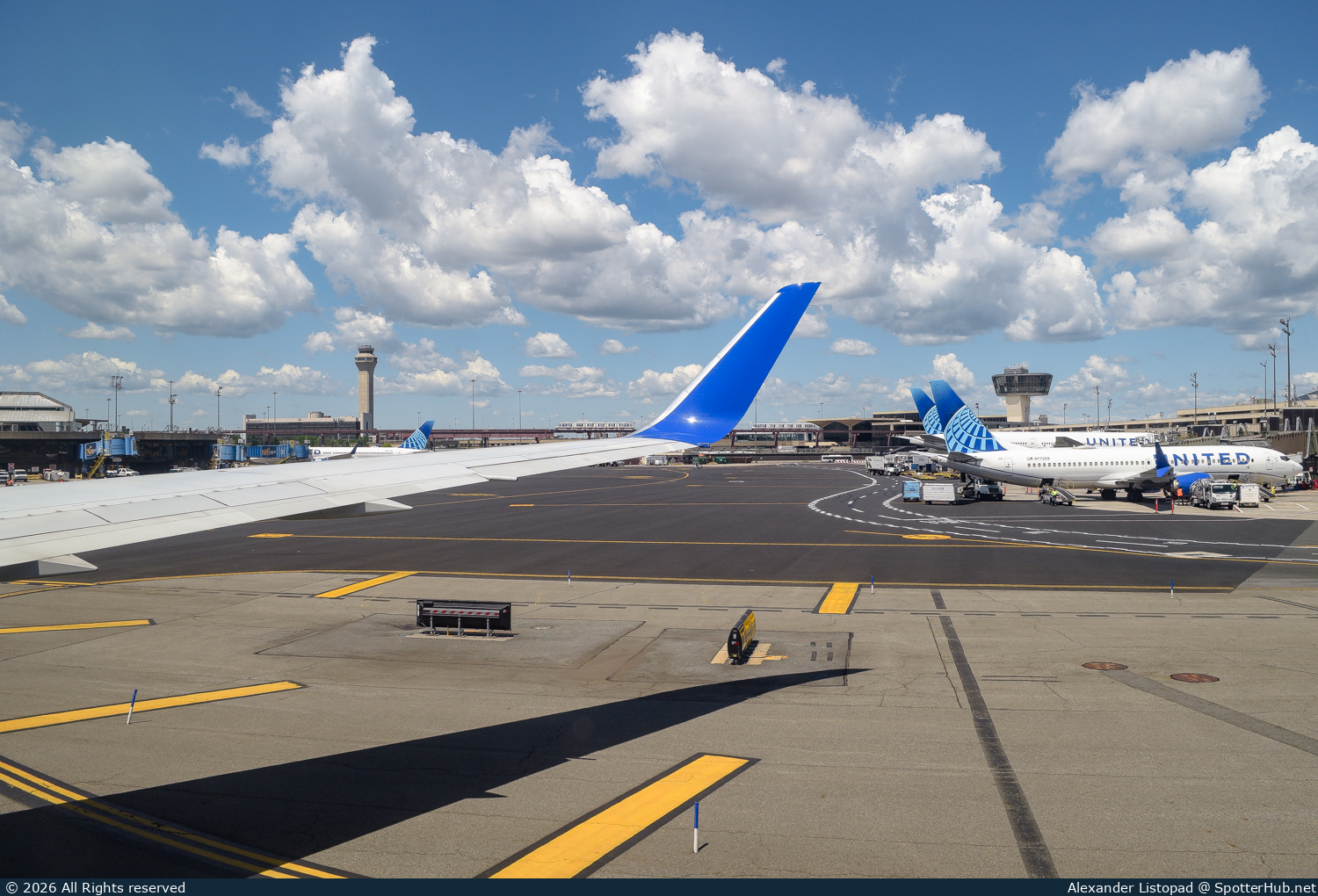Photo of N671UA - Boeing 767-322(ER) operated by United Airlines