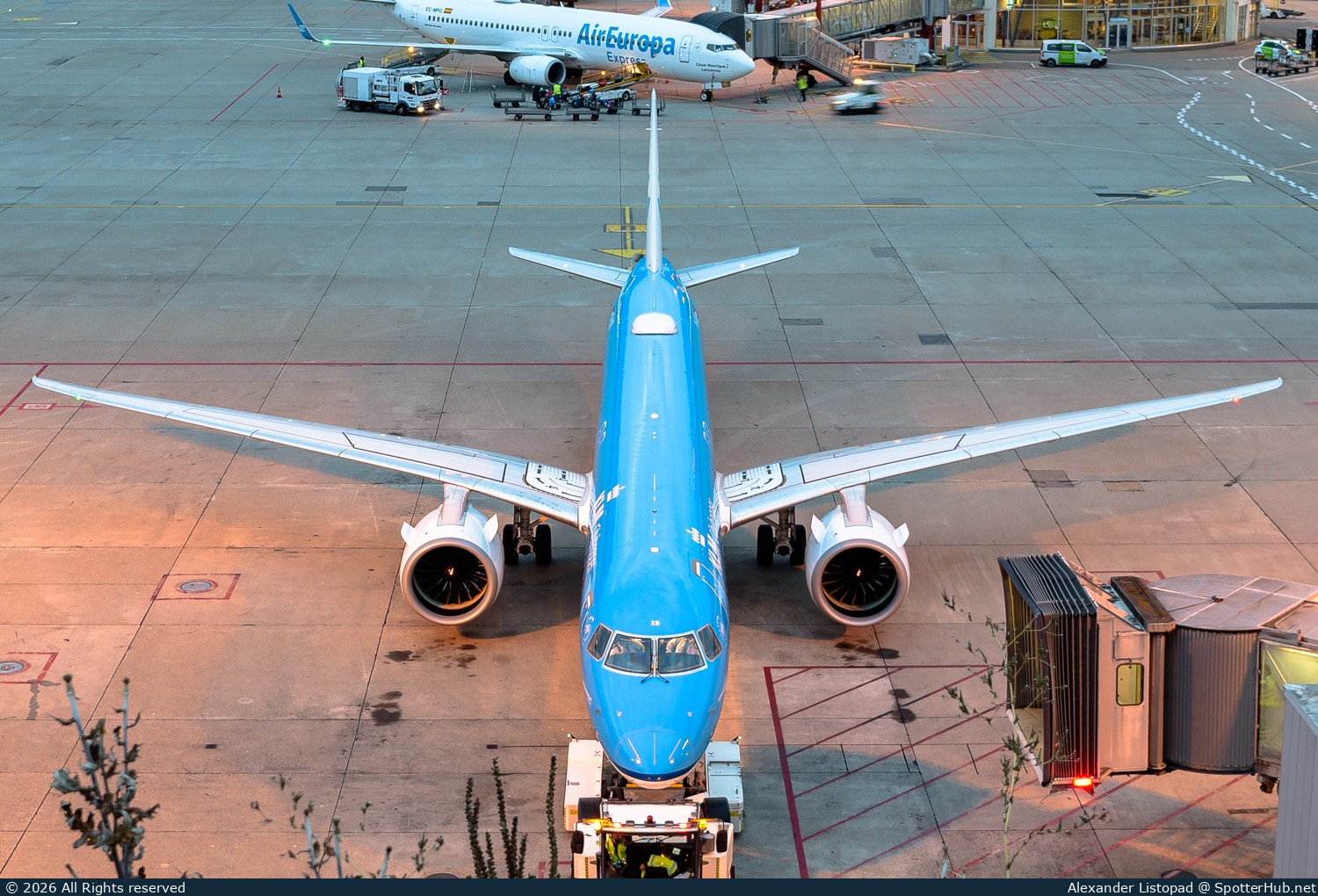 Photo of PH-NXB - Embraer ERJ-195-E2 operated by KLM Cityhopper