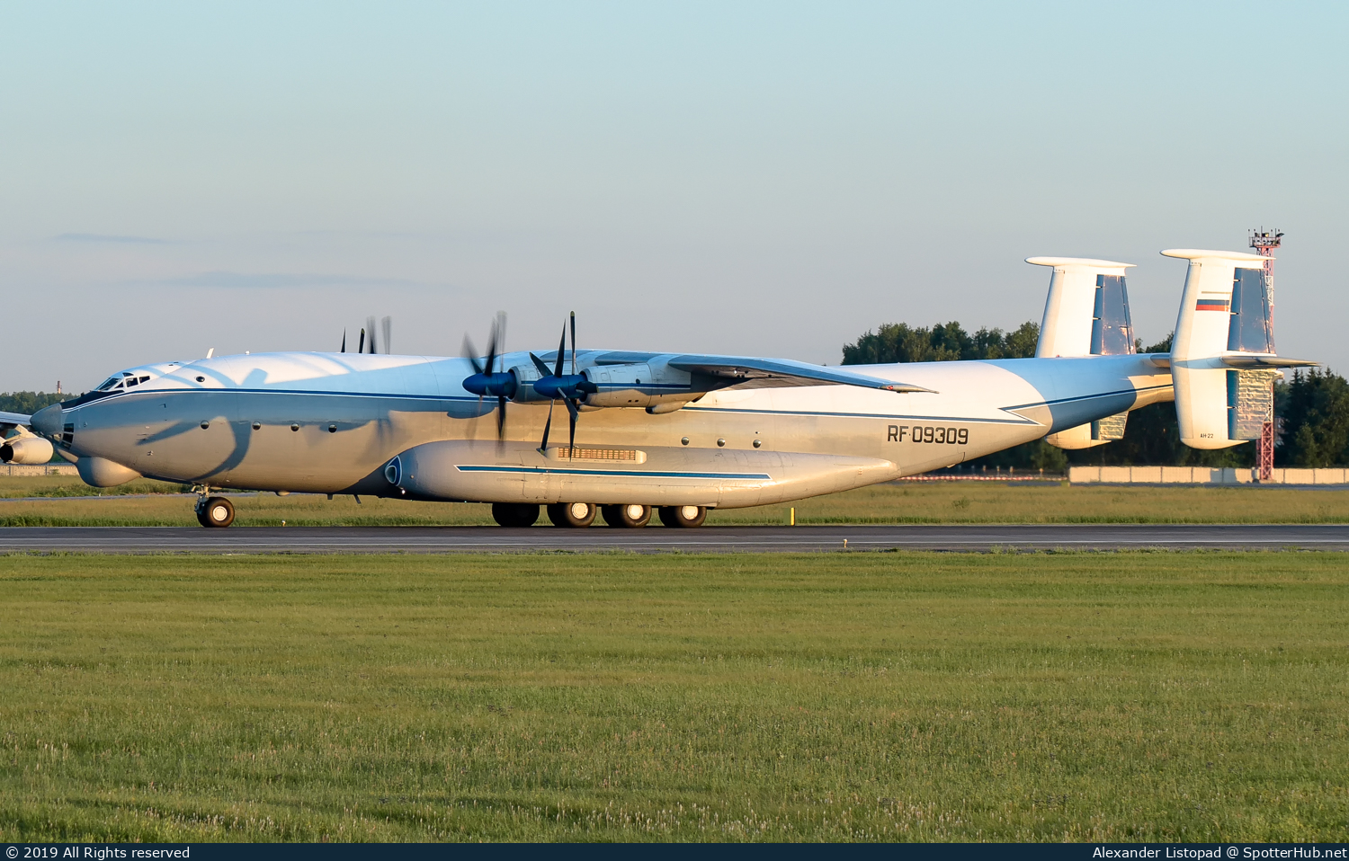 Photo of RF-09309 - Antonov An-22A operated by Russian Air Force