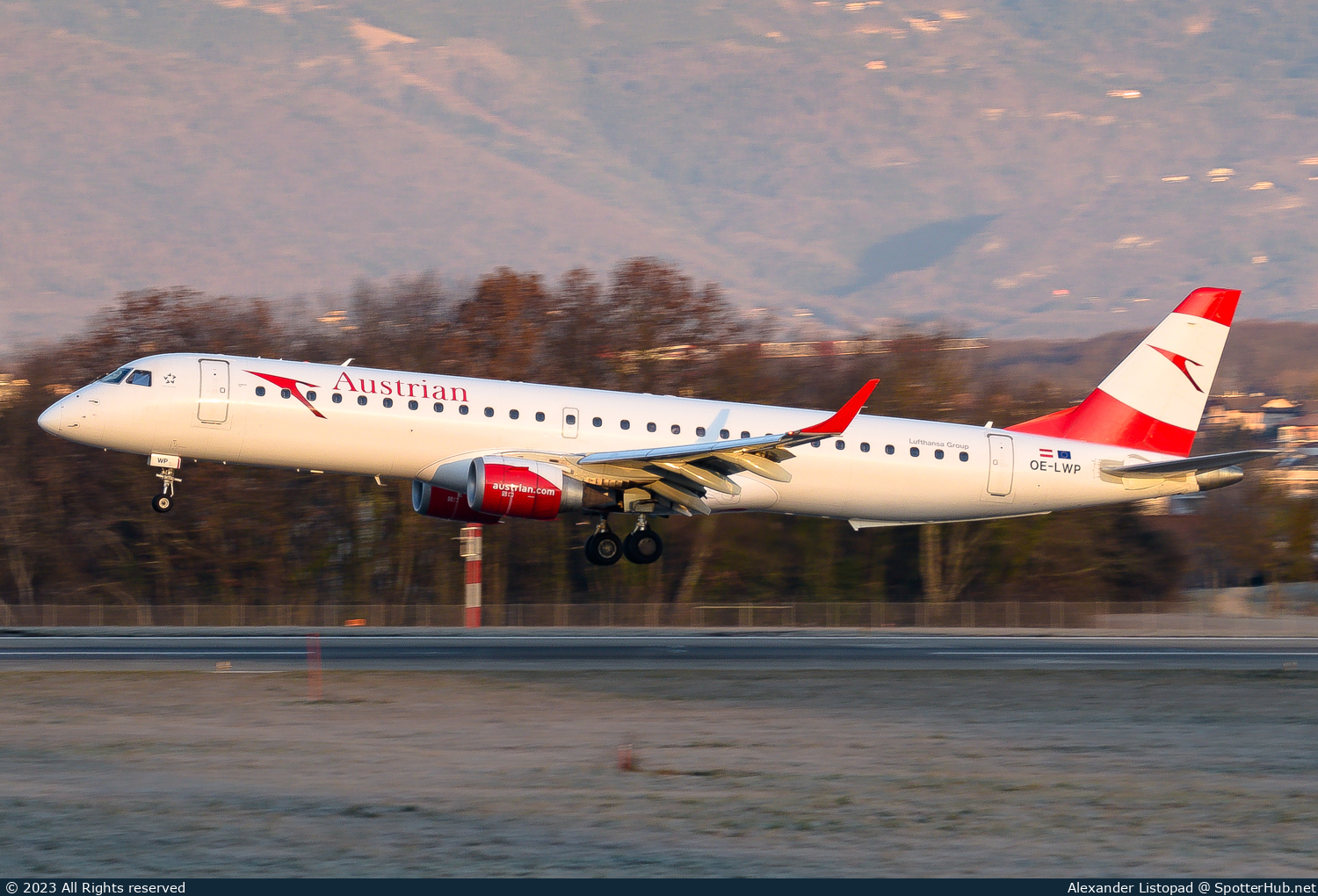Photo of OE-LWP - Embraer ERJ-195LR operated by Austrian Airlines