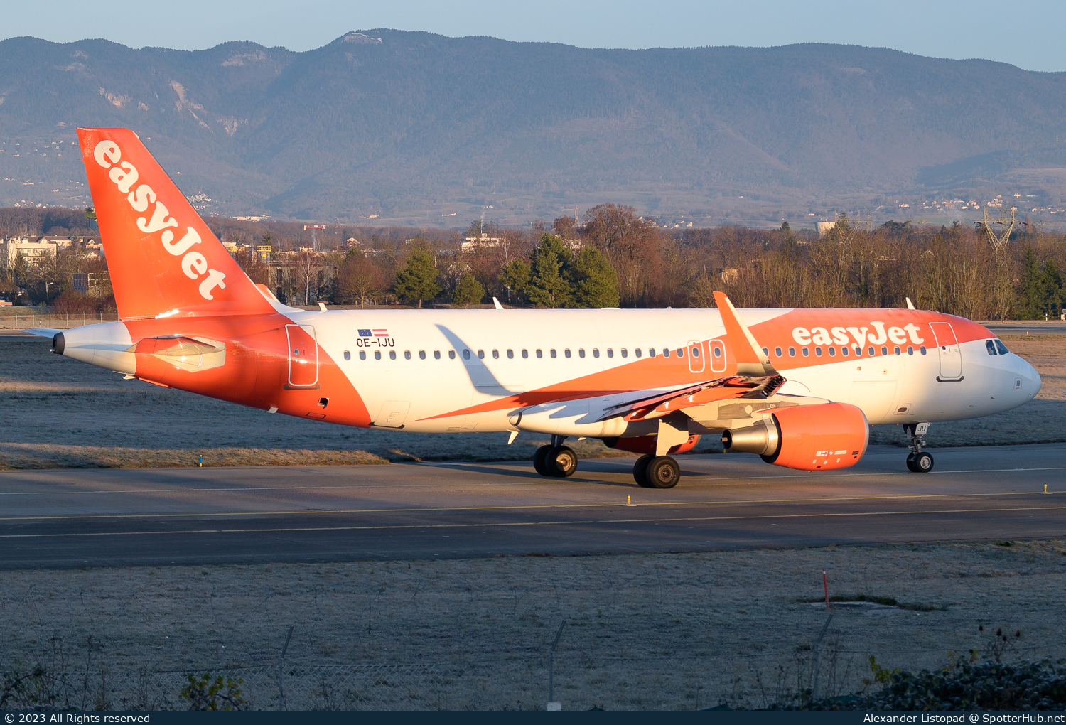 Photo of OE-IJU - Airbus A320-214 operated by easyJet Europe