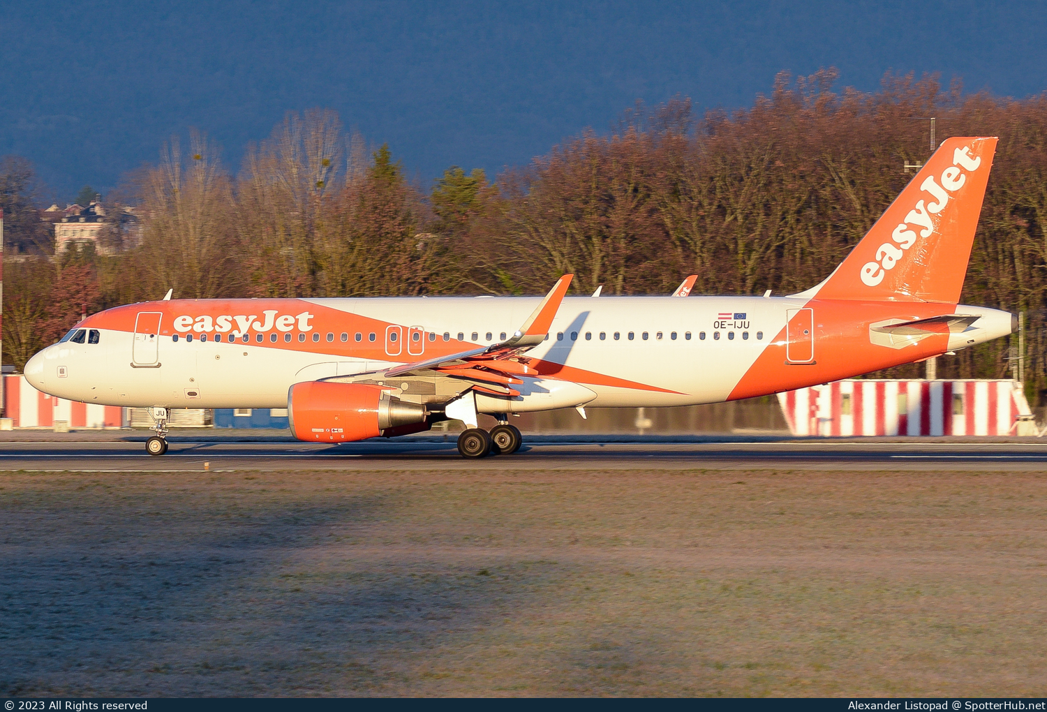 Photo of OE-IJU - Airbus A320-214 operated by easyJet Europe