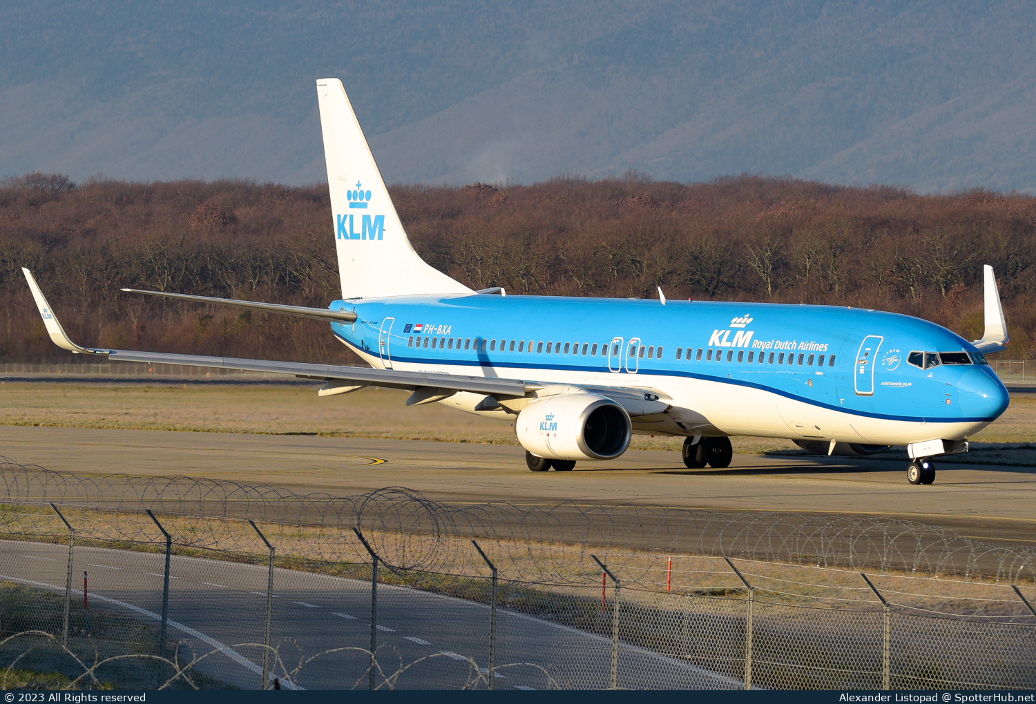 Photo of PH-BXA - Boeing 737-8K2 operated by KLM Royal Dutch Airlines