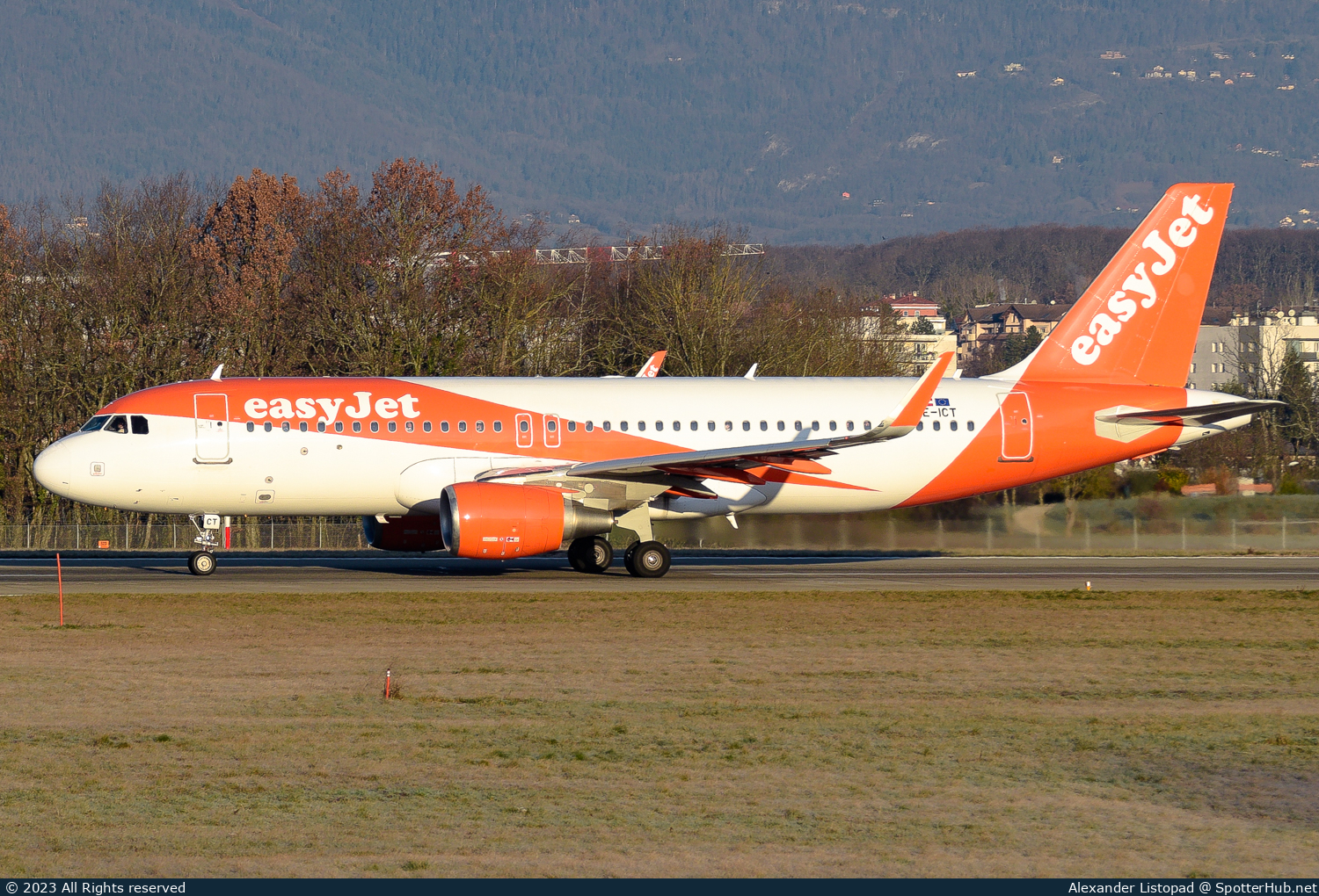 Photo of OE-ICT - Airbus A320-214 operated by easyJet Europe