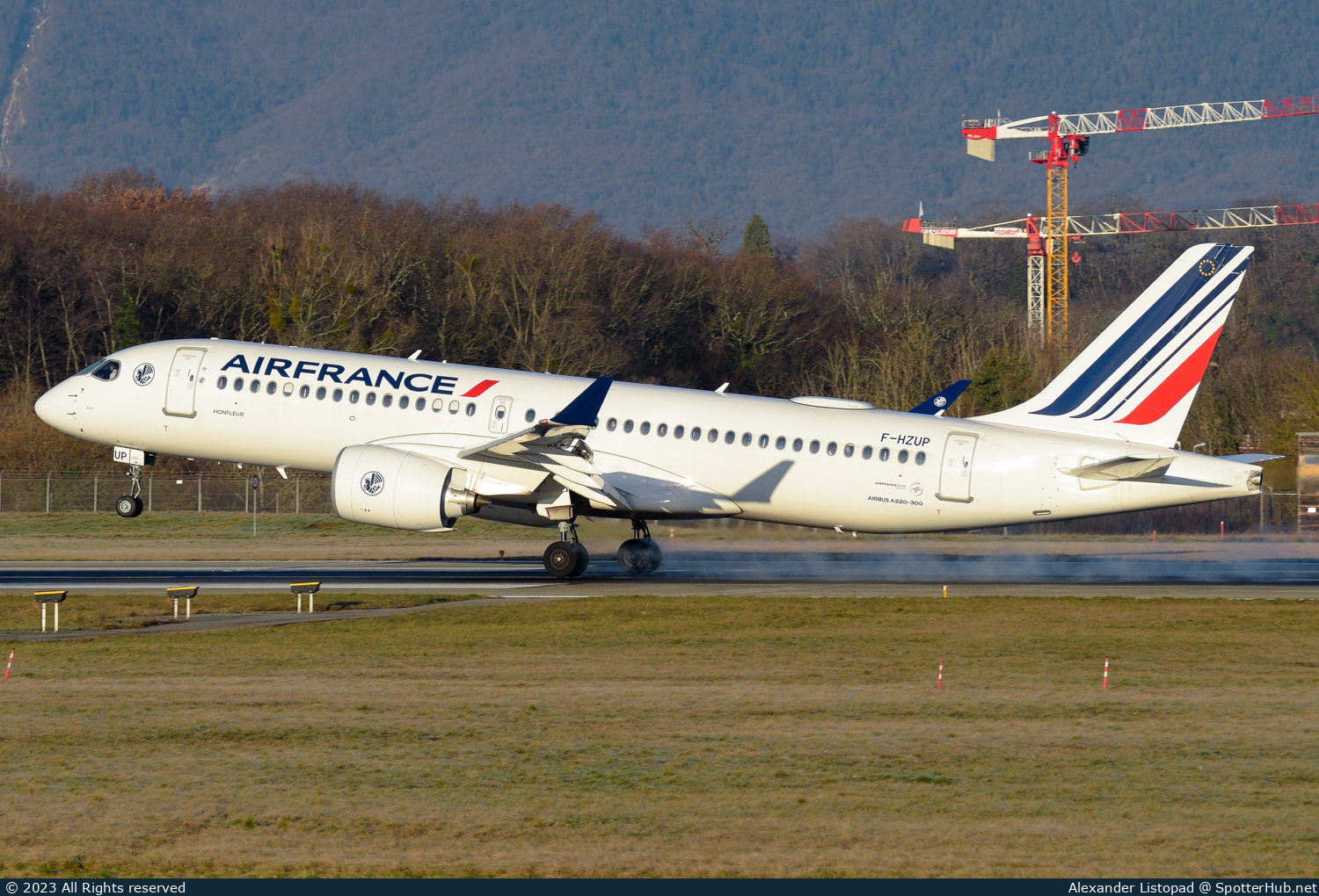 Photo of F-HZUP - Airbus A220-300 operated by Air France