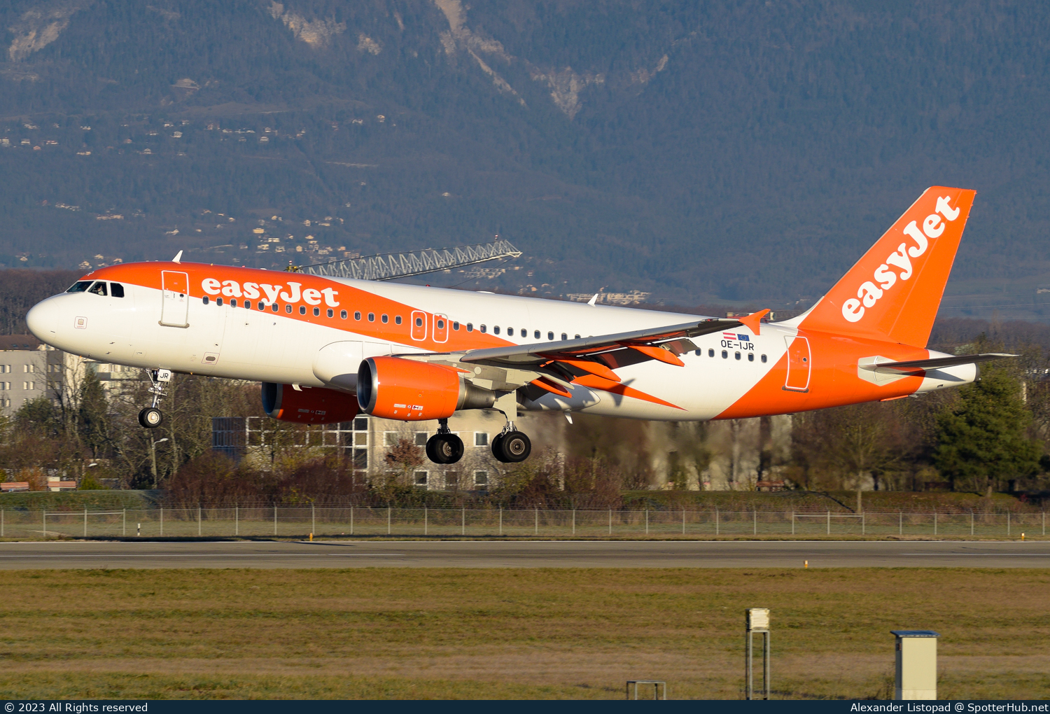 Photo of OE-IJR - Airbus A320-214 operated by easyJet Europe