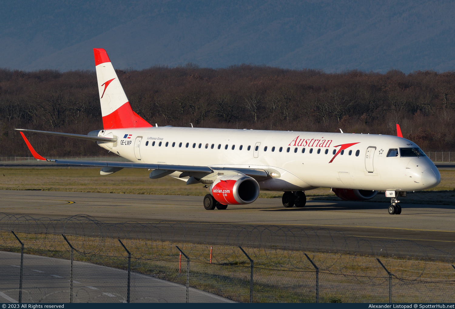 Photo of OE-LWP - Embraer ERJ-195LR operated by Austrian Airlines