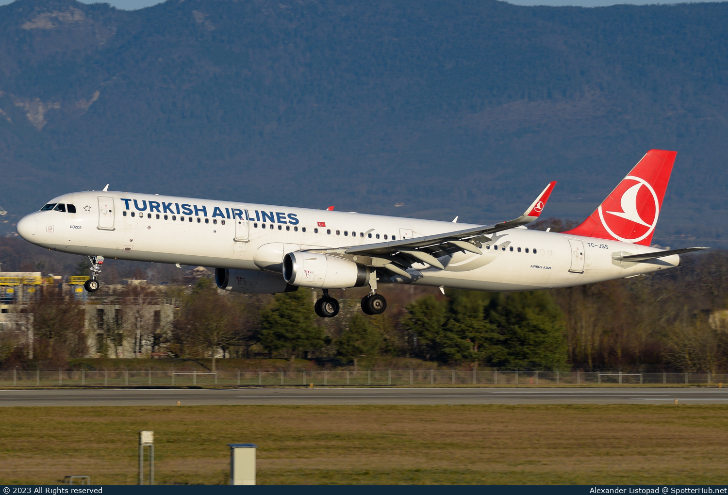 Photo of TC-JSS - Airbus A321-231 operated by Turkish Airlines