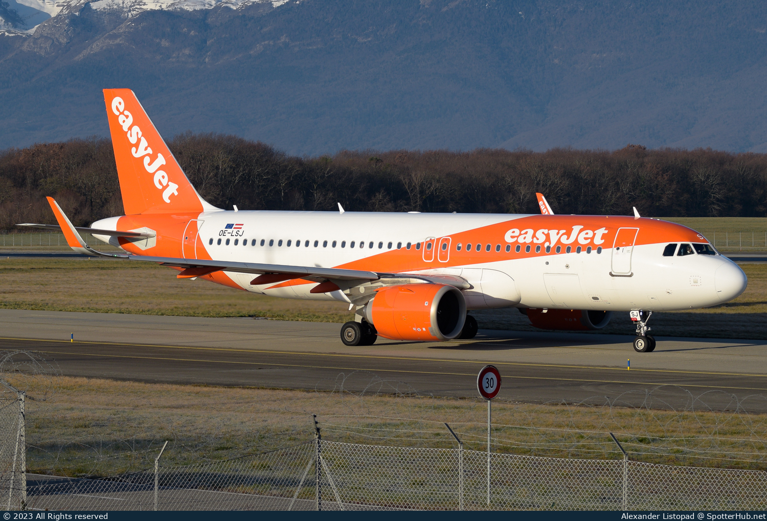 Photo of OE-LSJ - Airbus A320-251N operated by easyJet Europe