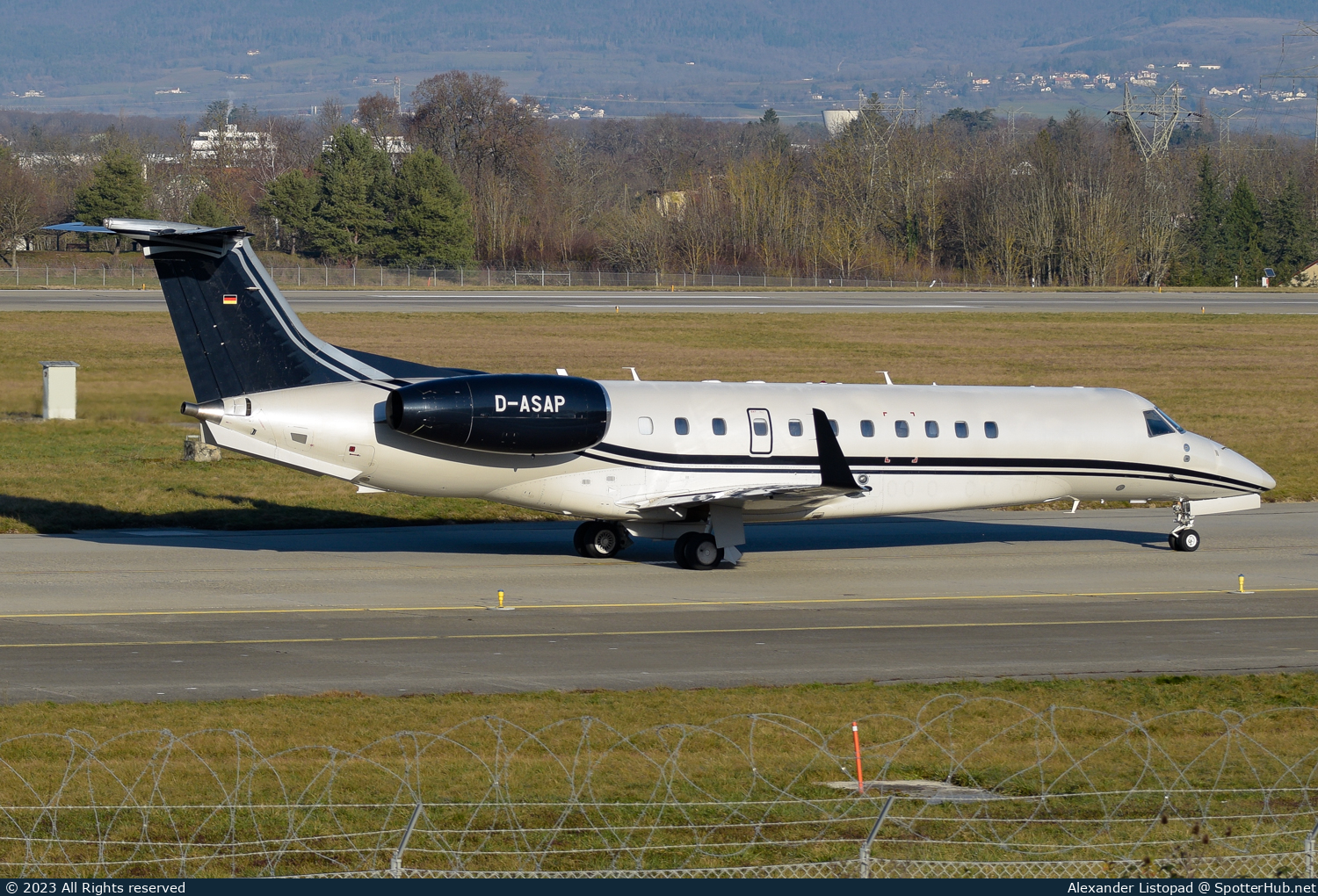 Photo of D-ASAP - Embraer Legacy 650E operated by VistaJet Germany