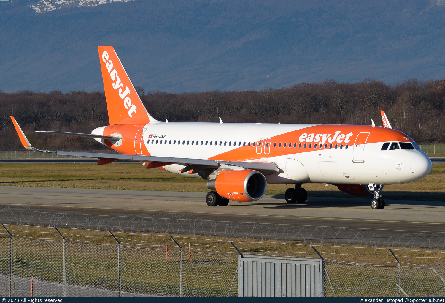 Photo of HB-JXP - Airbus A320-214 operated by easyJet Switzerland