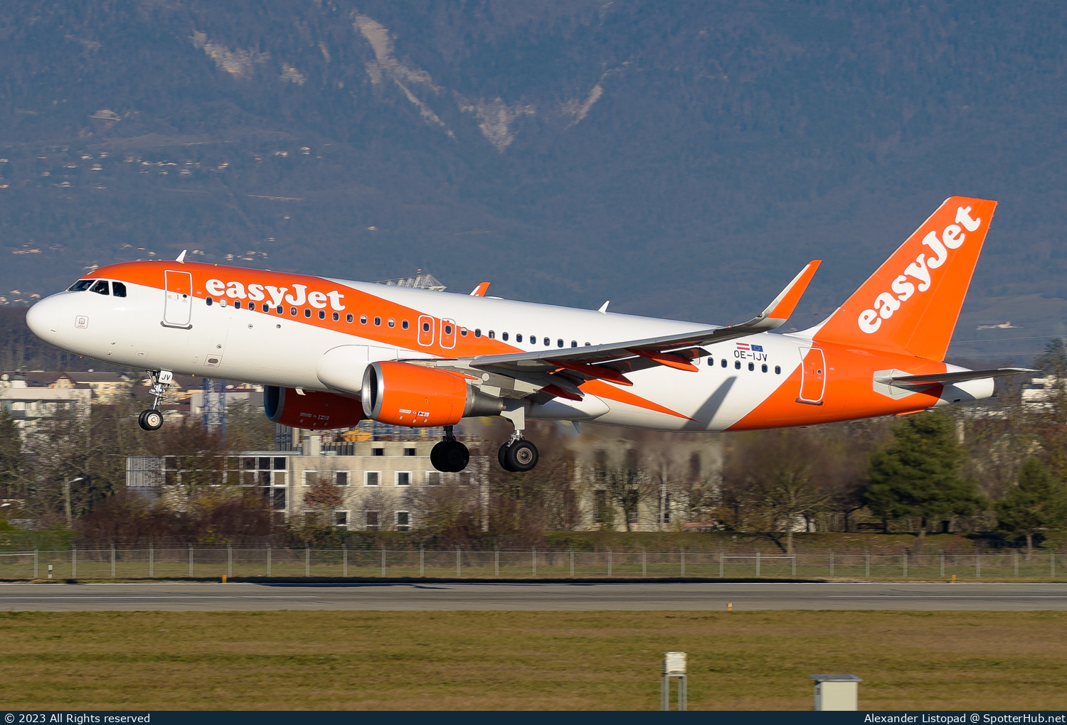 Photo of OE-IJV - Airbus A320-214 operated by easyJet Europe