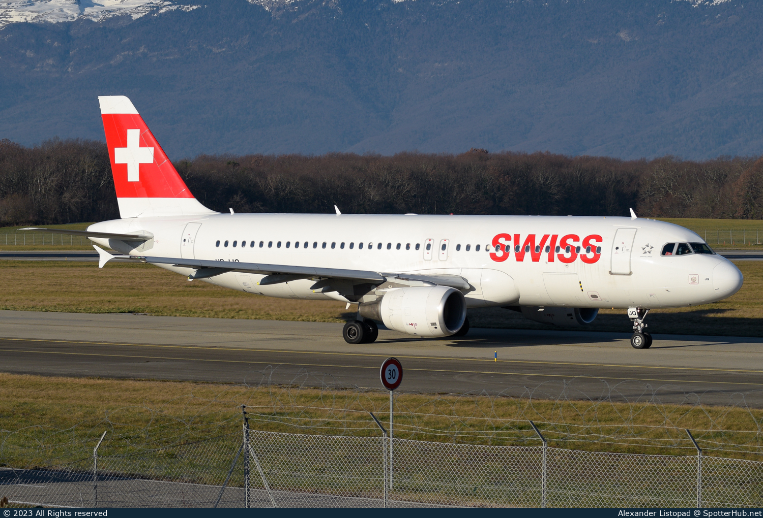 Photo of HB-IJQ - Airbus A320-214 operated by Swiss International Air Lines