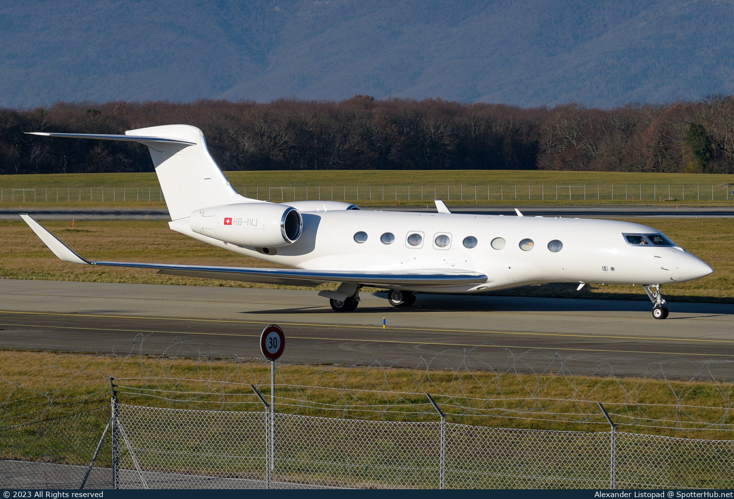 Photo of HB-IVJ - Gulfstream G650 operated by Axis Aviation