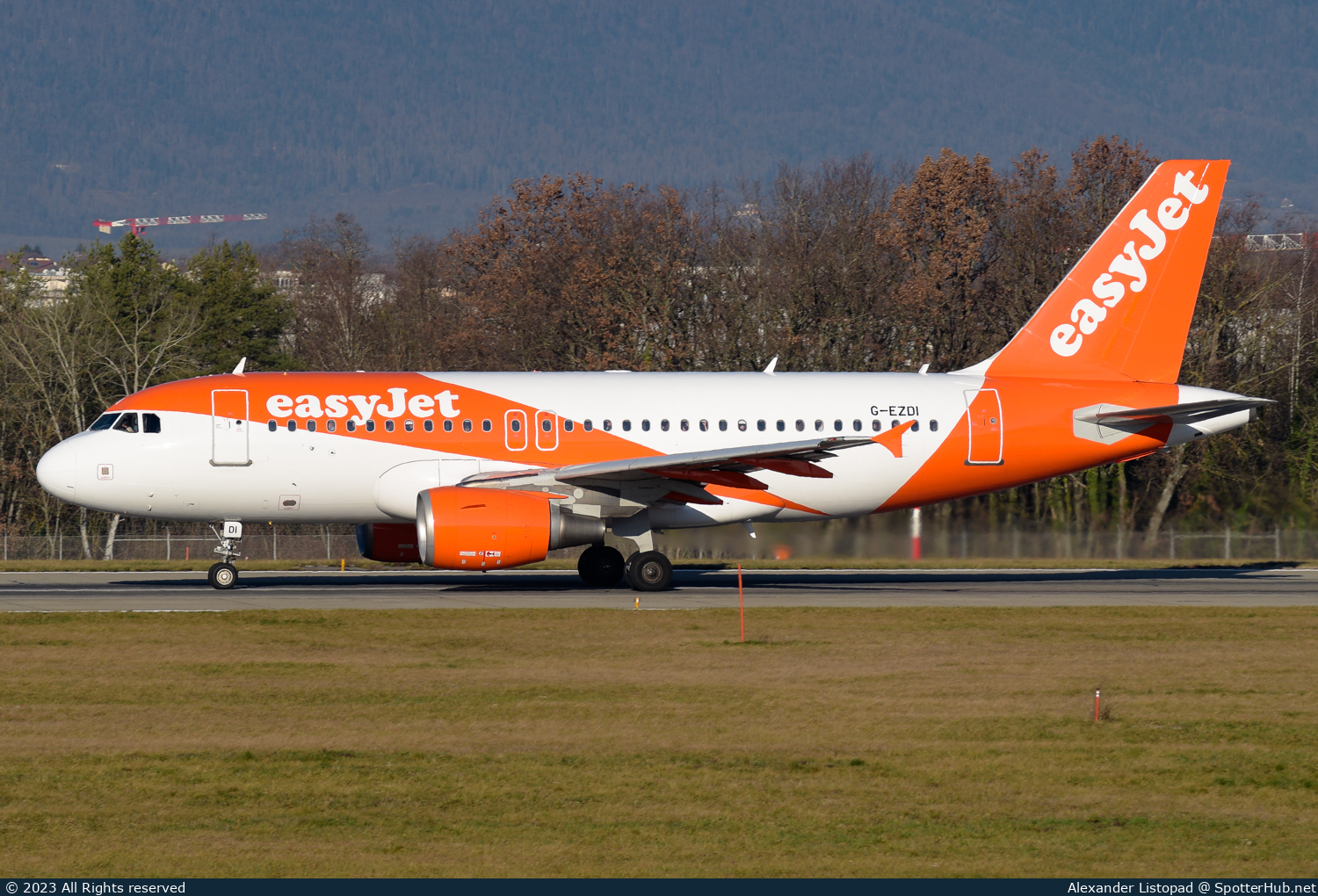 Photo of G-EZDI - Airbus A319-111 operated by easyJet