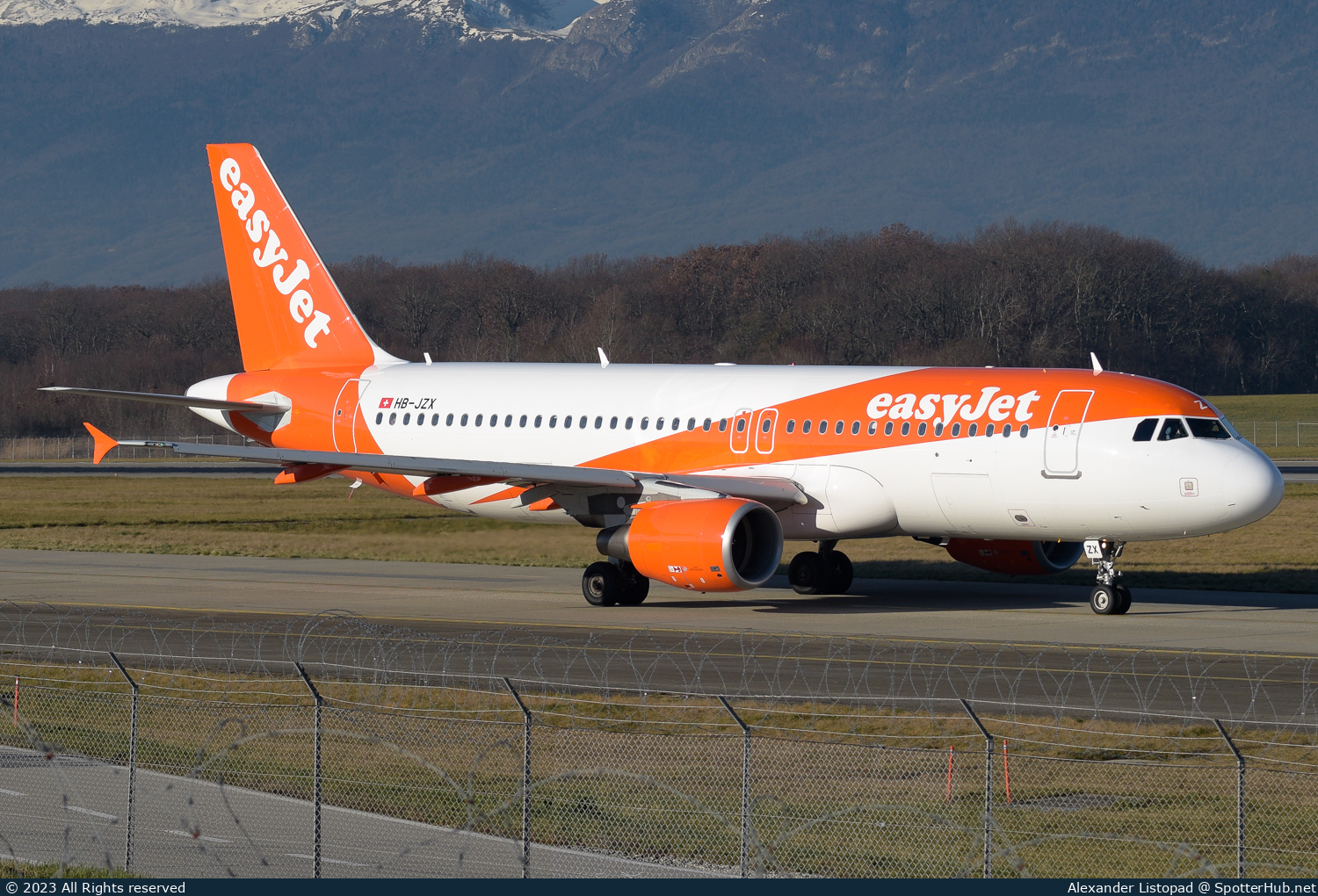 Photo of HB-JZX - Airbus A320-214 operated by easyJet Switzerland