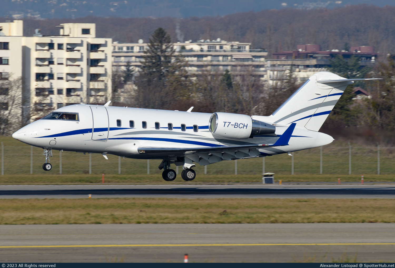 Photo of T7-BCH - Bombardier Challenger 605 operated by PrivatAir Saudi Arabia