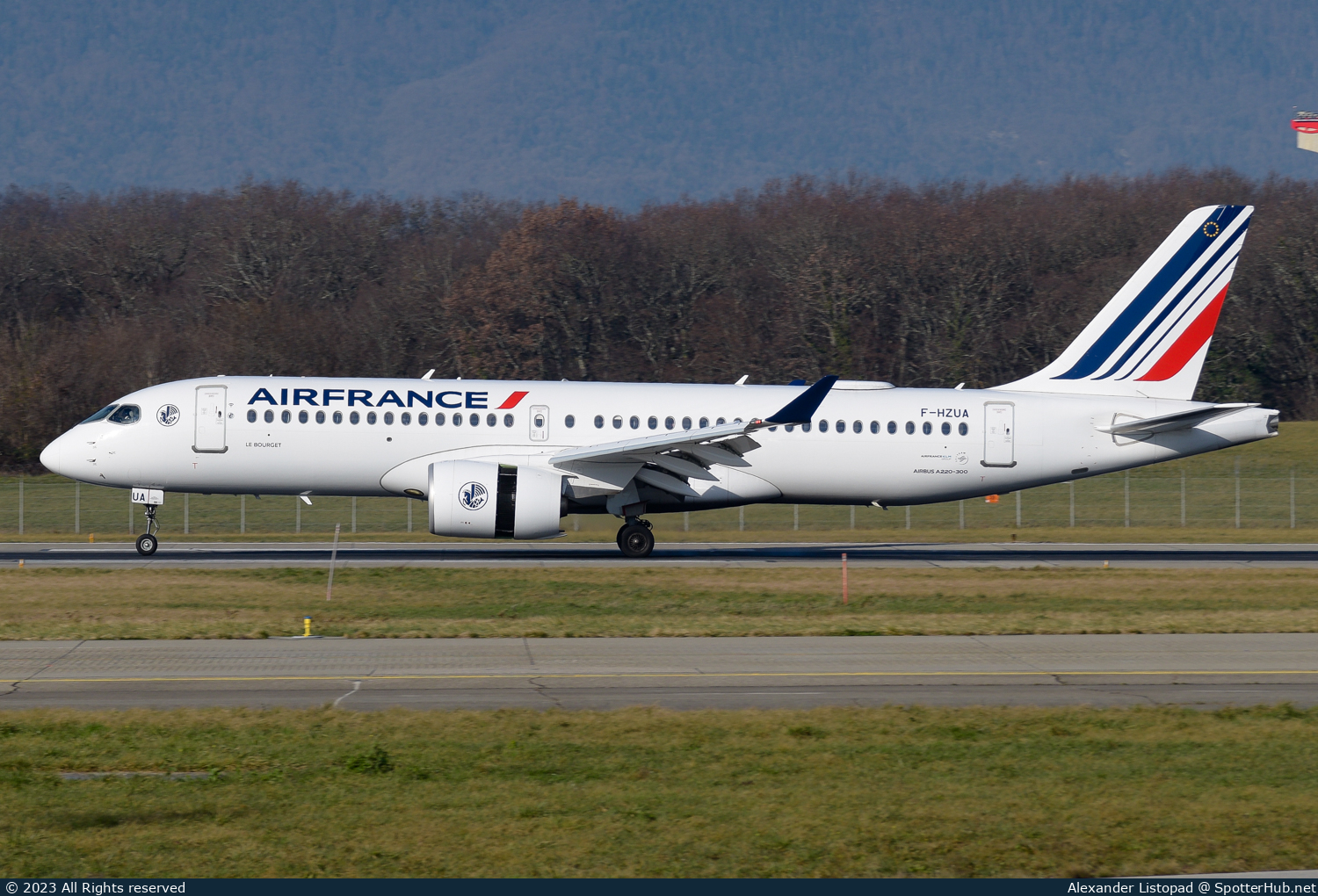 Photo of F-HZUA - Airbus A220-300 operated by Air France