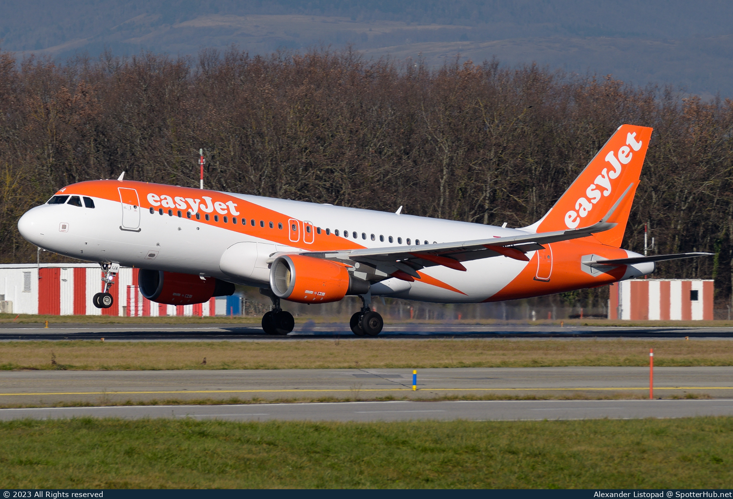 Photo of OE-IJA - Airbus A320-214 operated by easyJet Europe