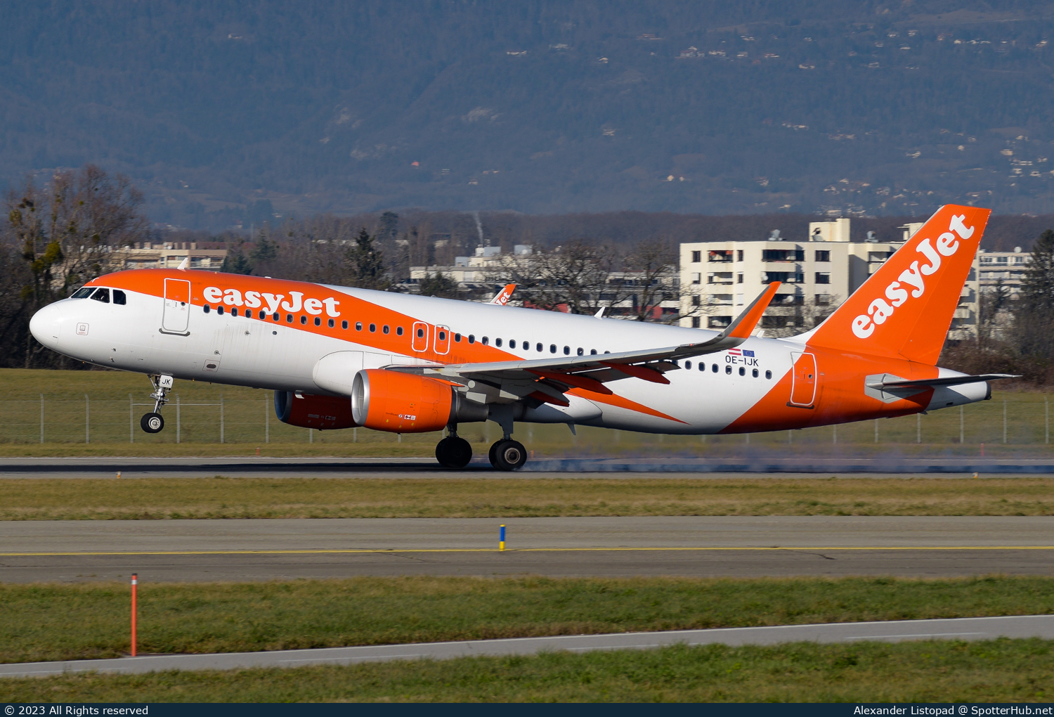 Photo of OE-IJK - Airbus A320-214 operated by easyJet Europe