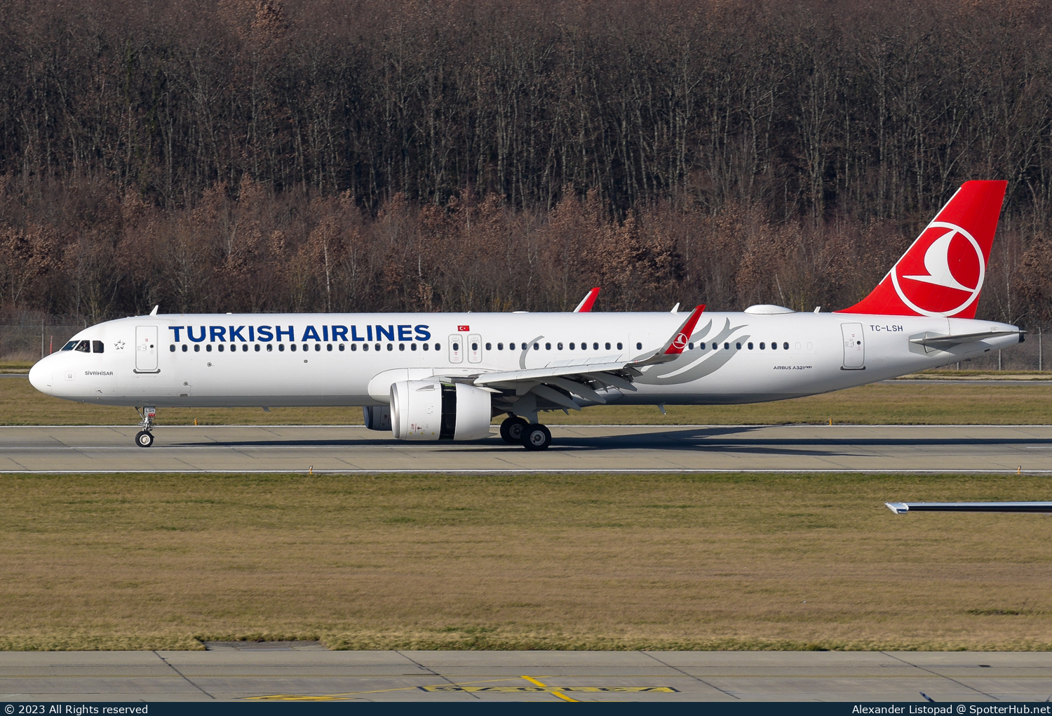 Photo of TC-LSH - Airbus A321-271NX operated by Turkish Airlines