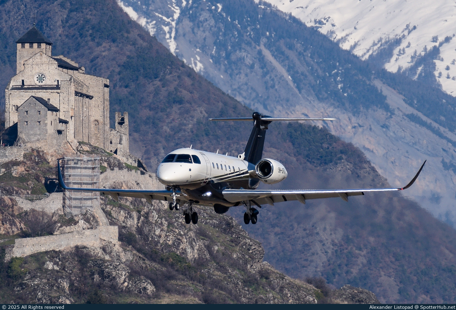 Photo of 9H-OFX - Embraer Praetor 600 operated by Flexjet