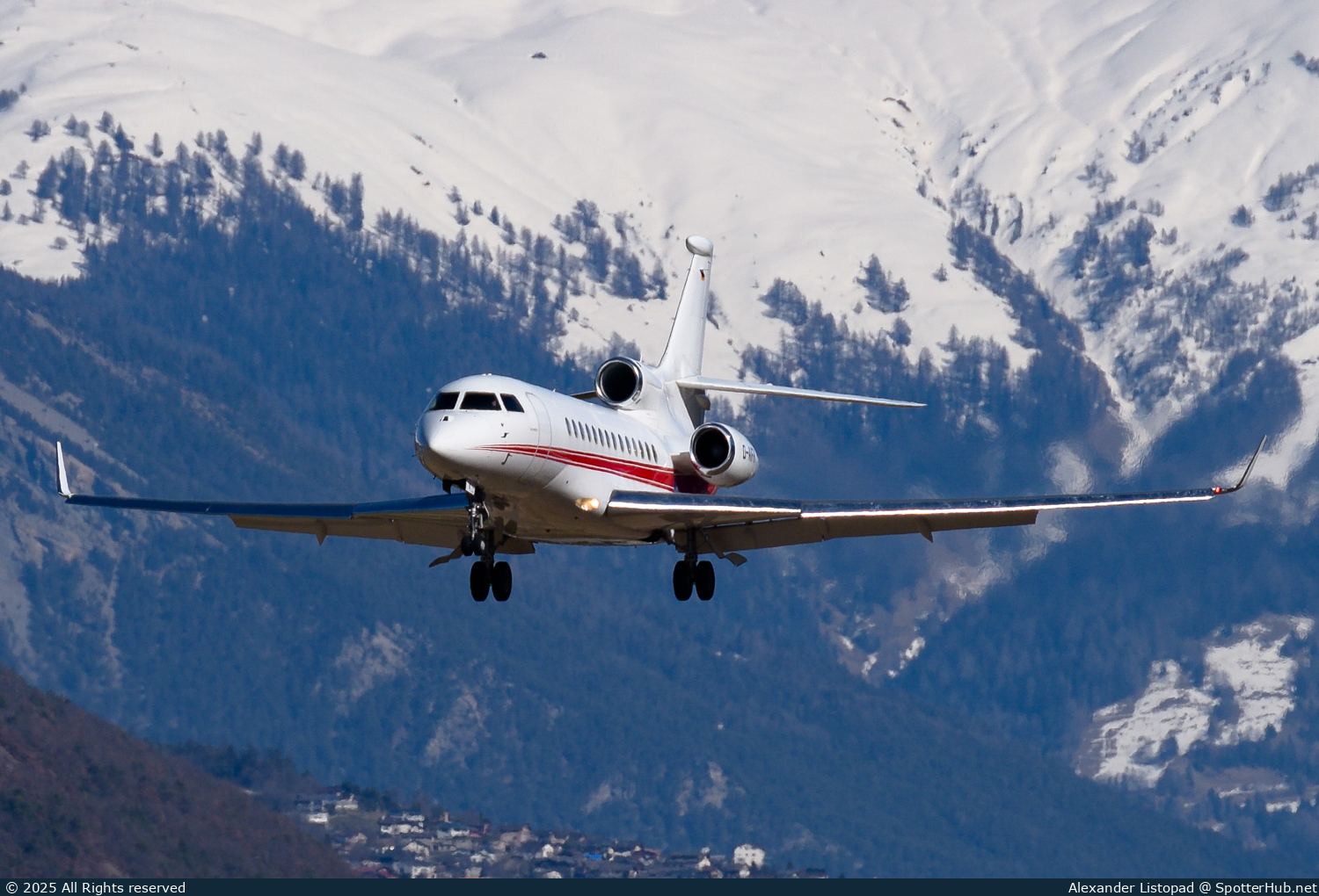Photo of D-AIFH - Dassault Falcon 7X operated by VistaJet Germany