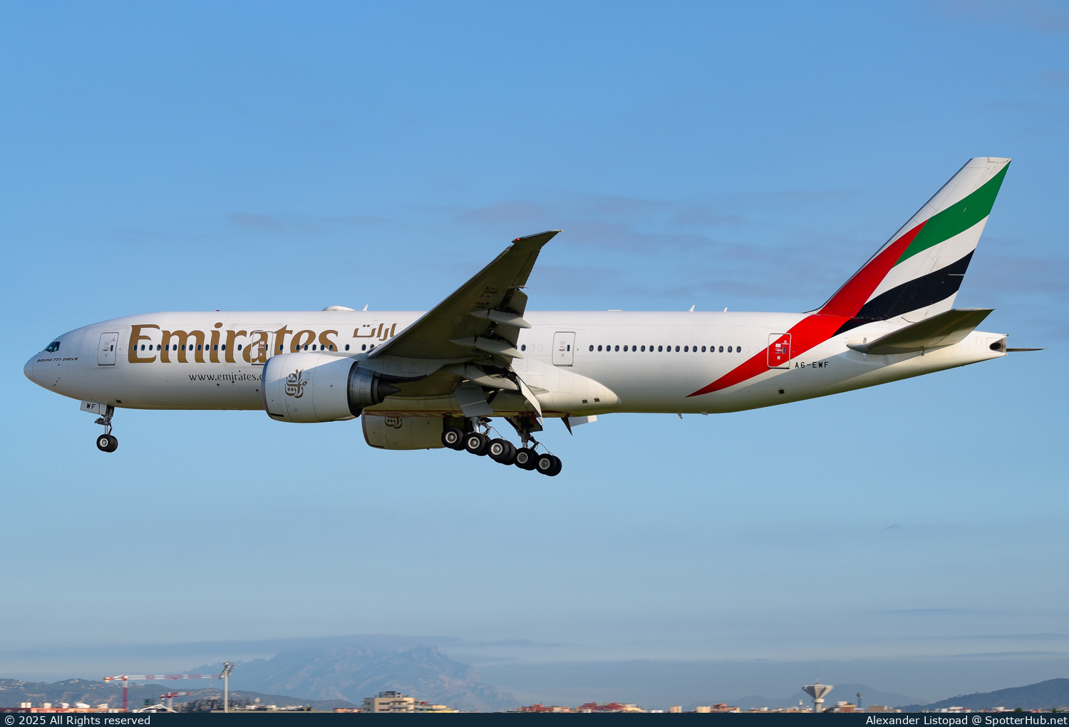 Photo of A6-EWF - Boeing 777-21H(LR) operated by Emirates