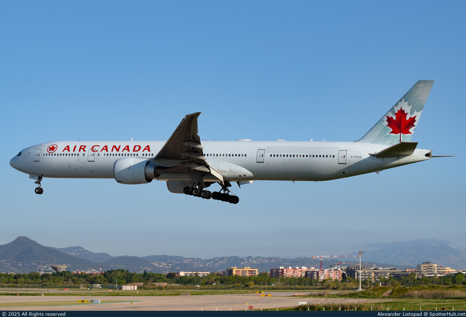 Photo of C-FIVQ - Boeing 777-333(ER) operated by Air Canada