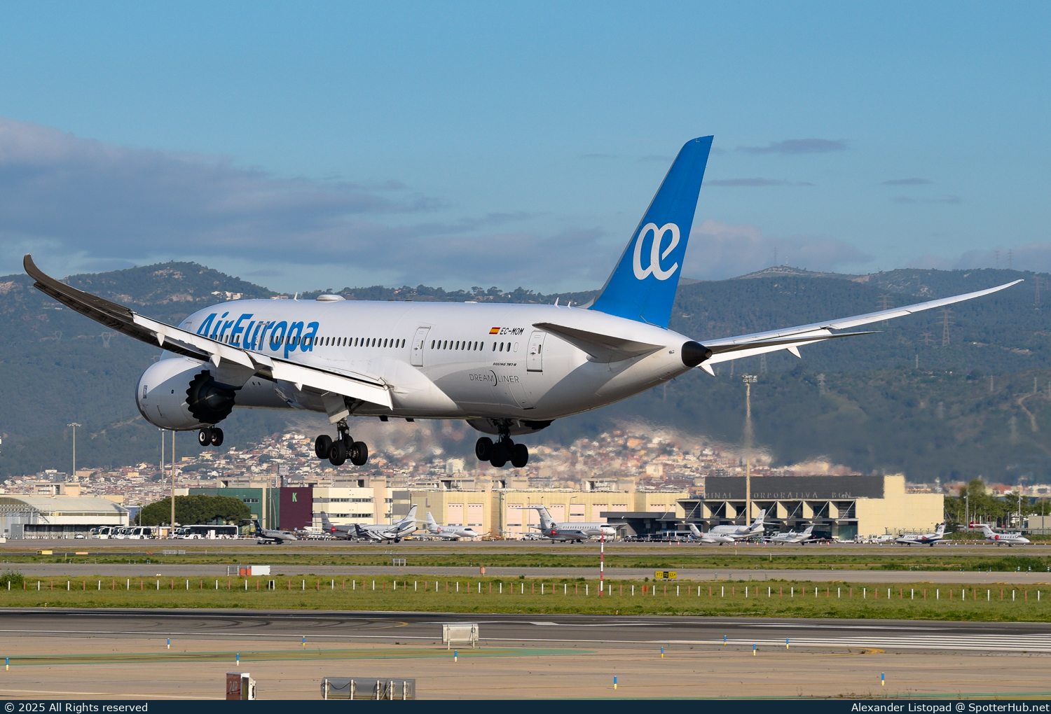 Photo of EC-MOM - Boeing 787-8 Dreamliner operated by Air Europa