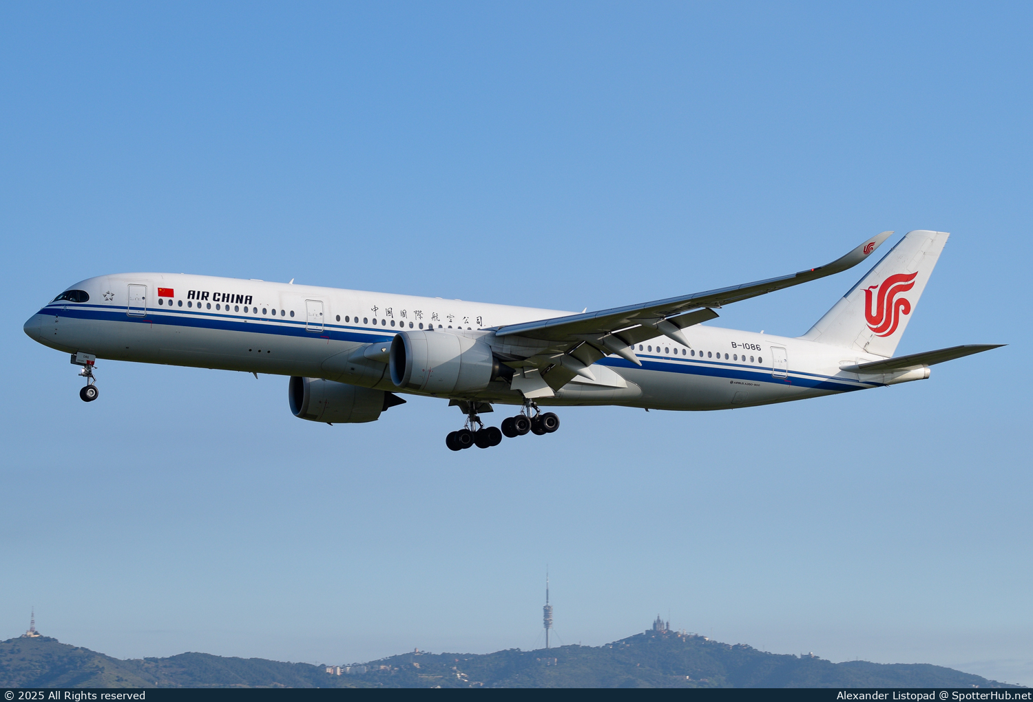 Photo of B-1086 - Airbus A350-941 operated by Air China
