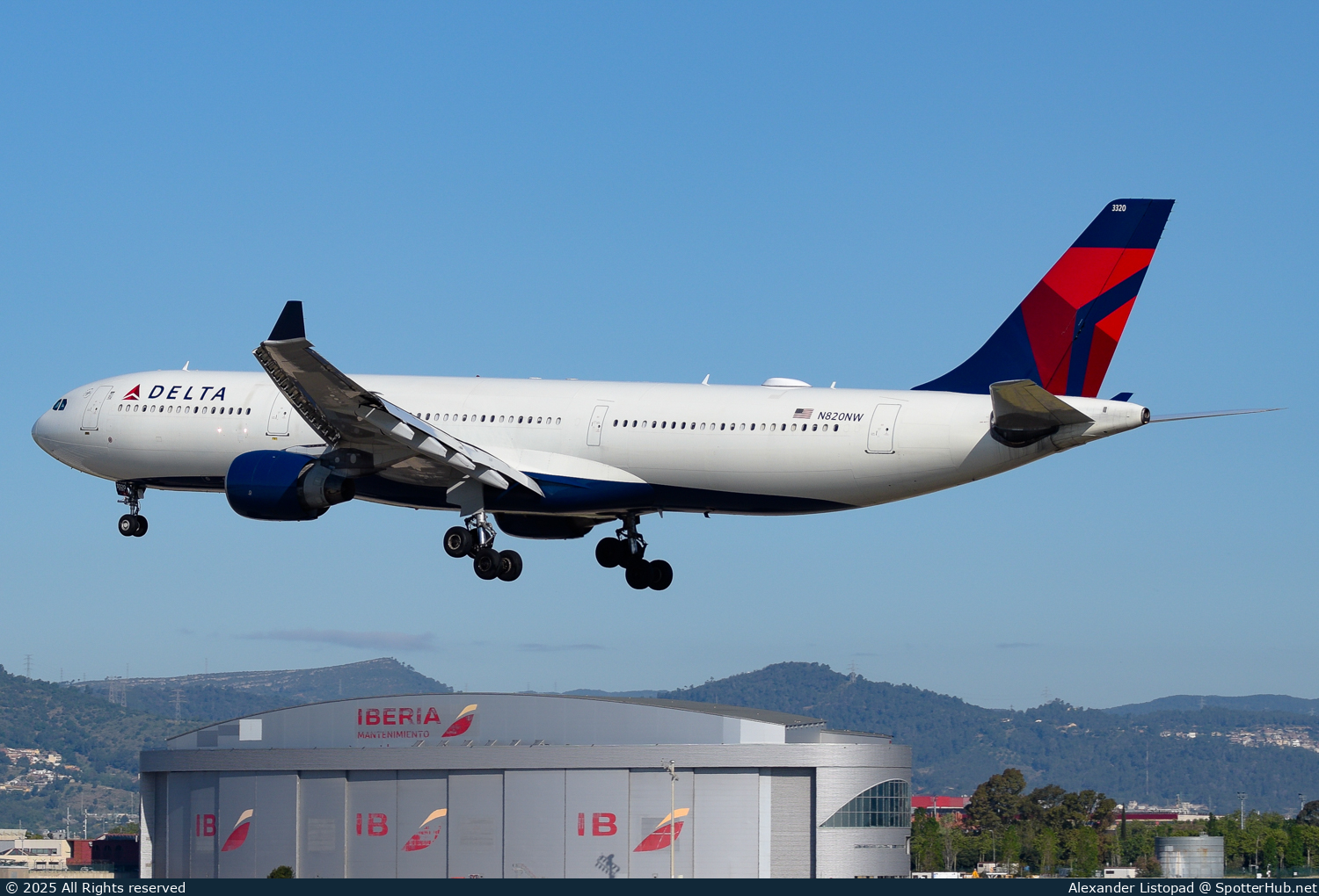 Photo of N820NW - Airbus A330-323 operated by Delta Air Lines