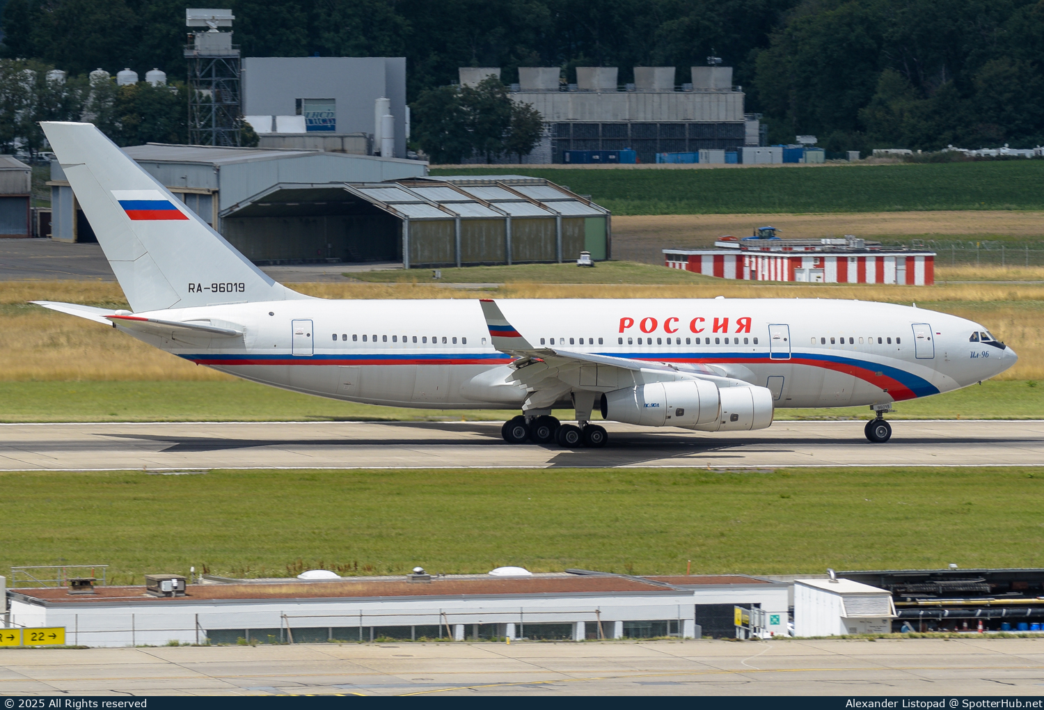 Photo of RA-96019 - Ilyushin Il-96-300 operated by Rossiya Special Flight Detachment