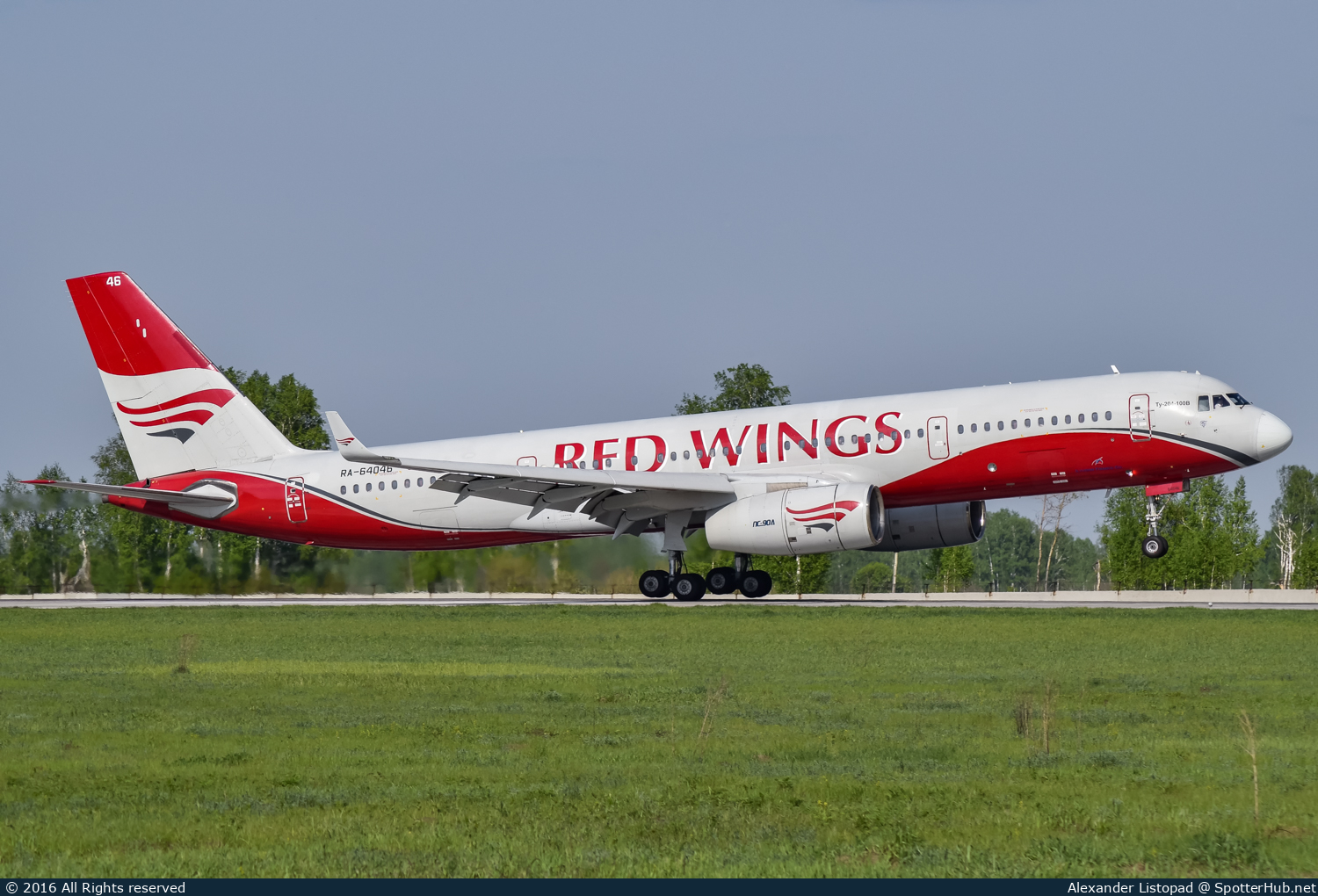 Photo of RA-64046 - Tupolev Tu-204-100B operated by Red Wings