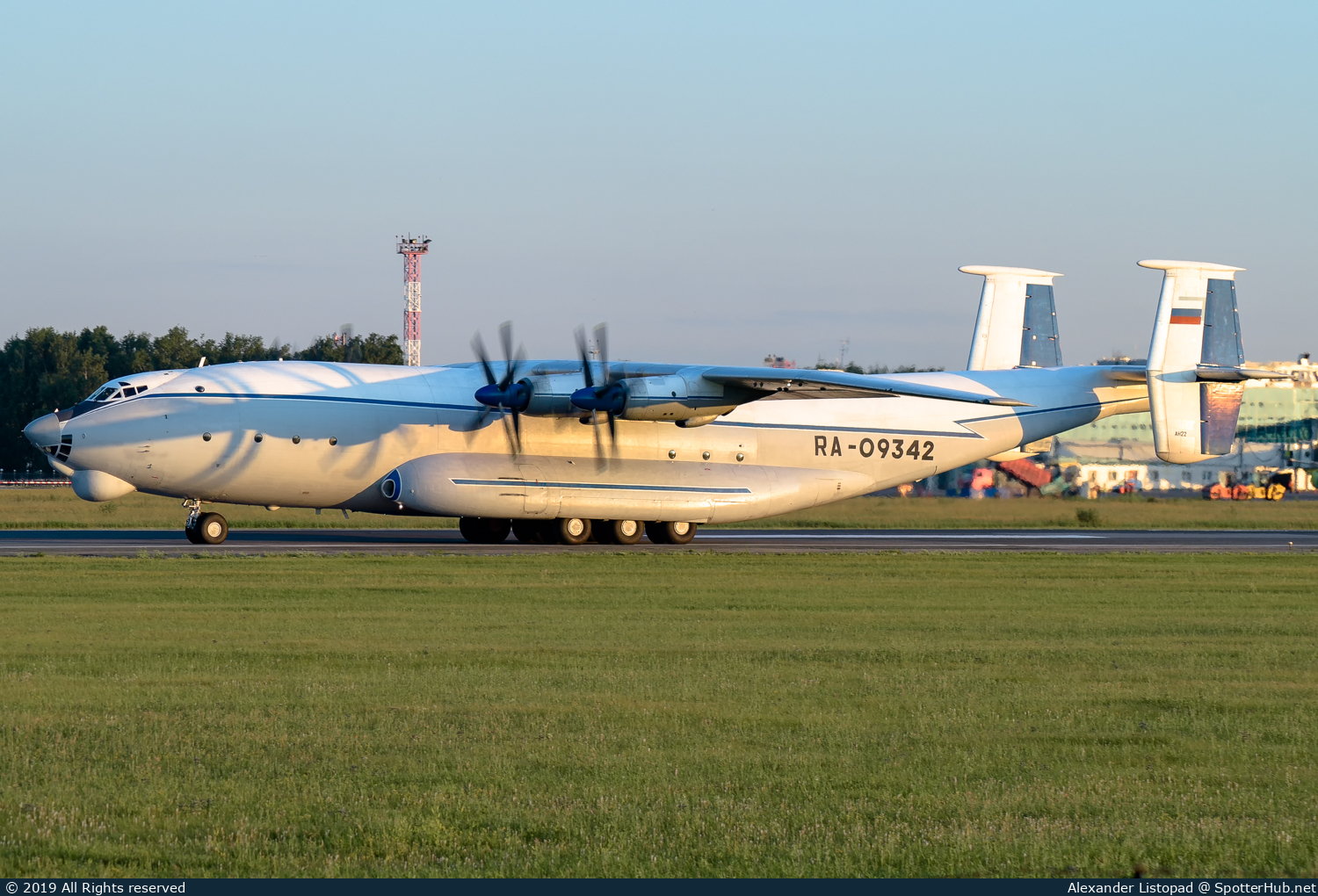 Photo of RA-09342 - Antonov An-22A operated by Russian Air Force