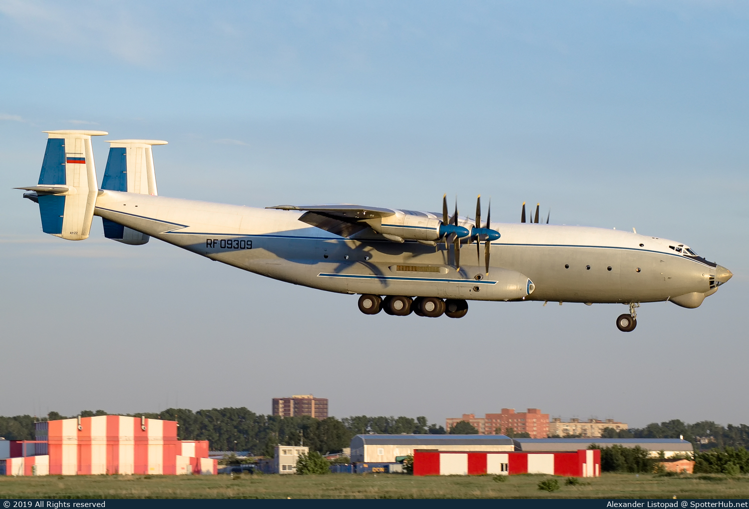 Photo of RF-09309 - Antonov An-22A operated by Russian Air Force
