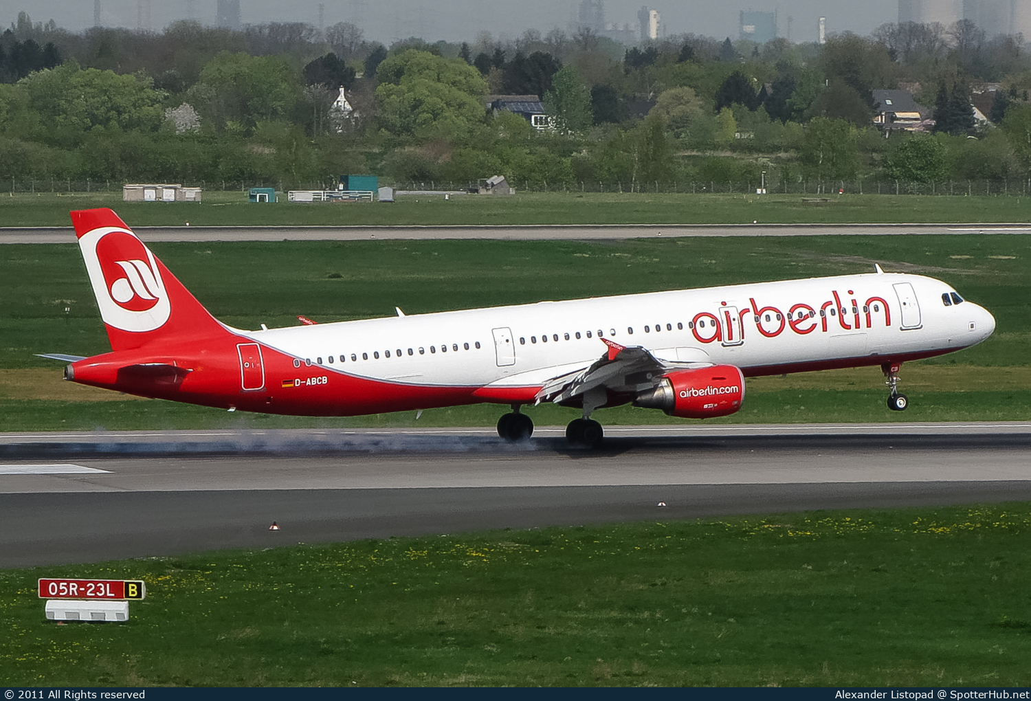 Photo of D-ABCB - Airbus A321-211 operated by Air Berlin
