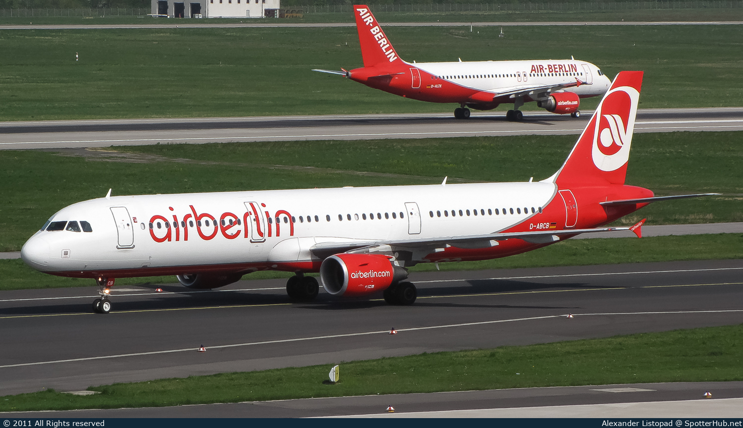 Photo of D-ABCB - Airbus A321-211 operated by Air Berlin