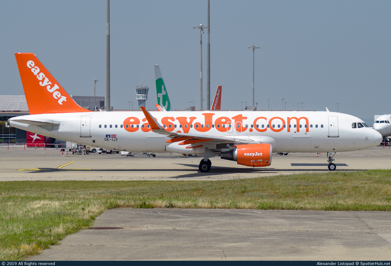 Photo of OE-IJY - Airbus A320-214 operated by easyJet Europe